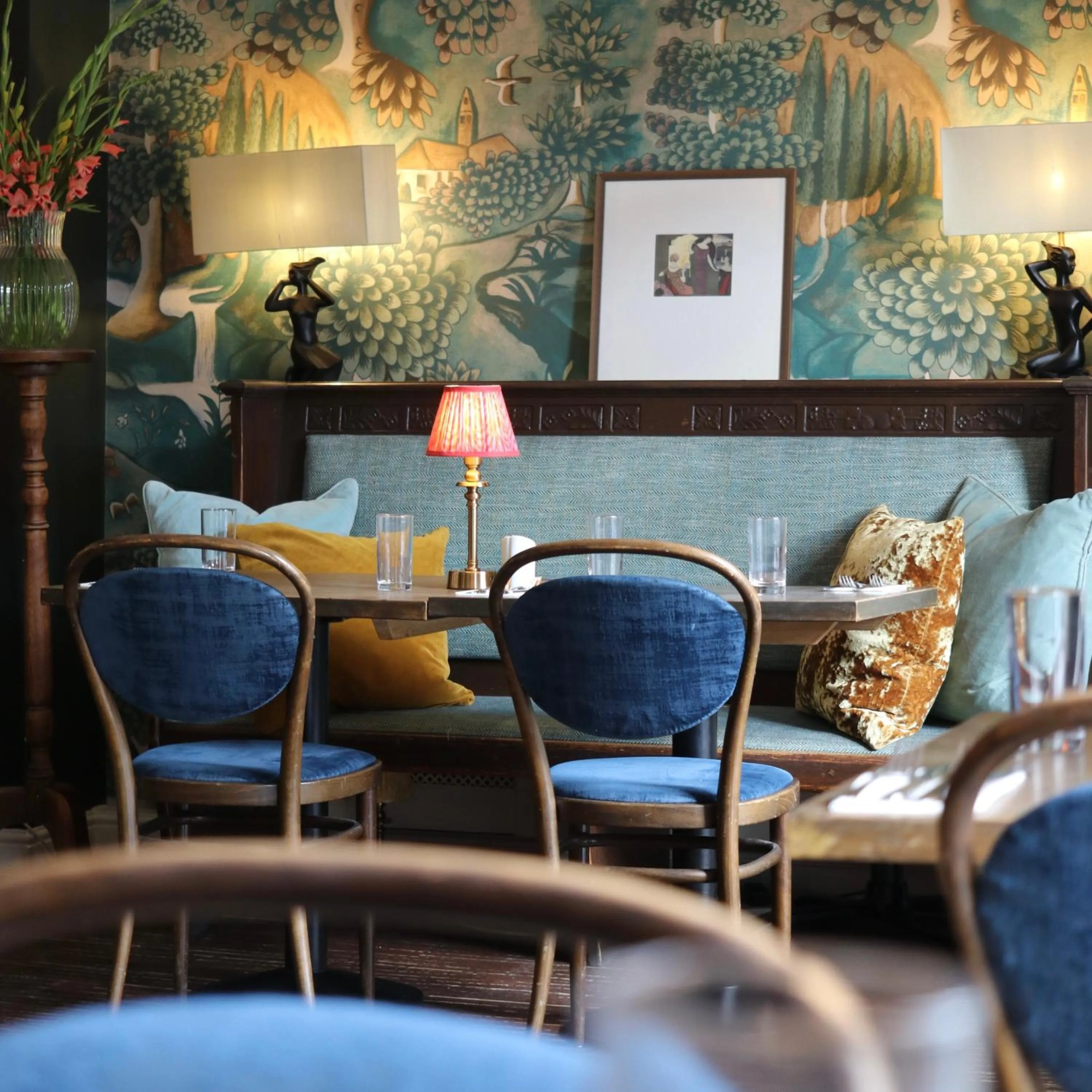 Restaurant/places to eat in Tower Hotel