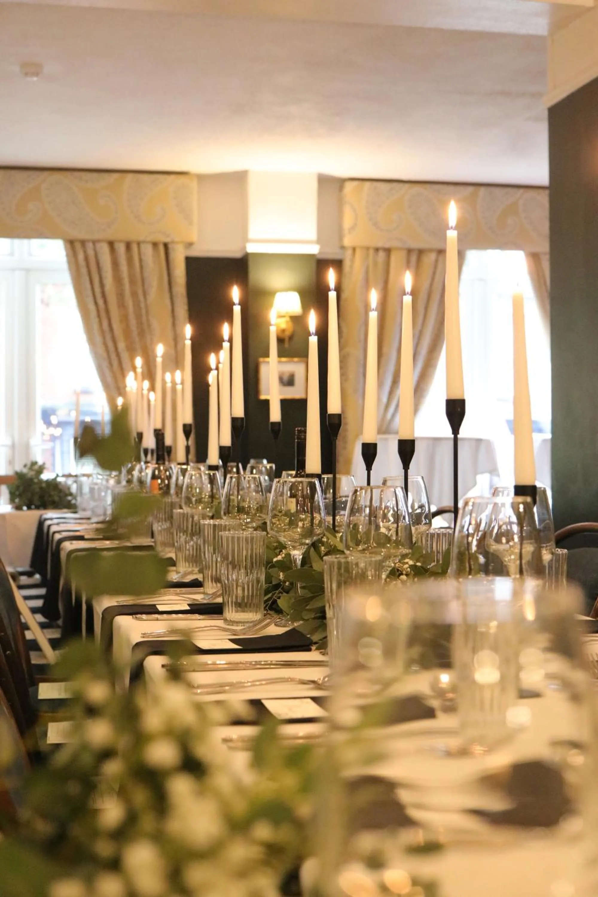 Restaurant/places to eat in Tower Hotel