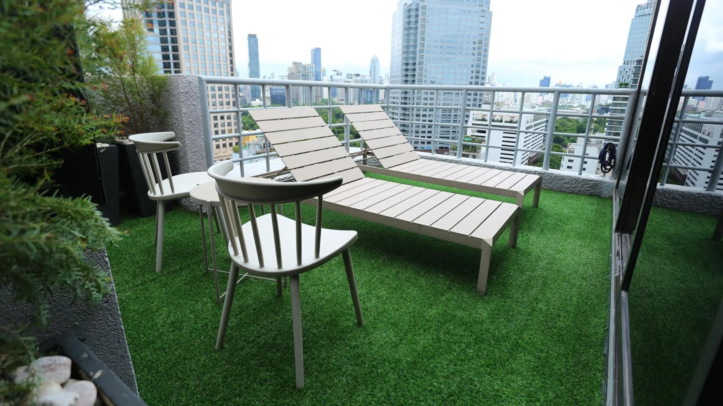 Balcony/Terrace in The Quarter Saladaeng by UHG