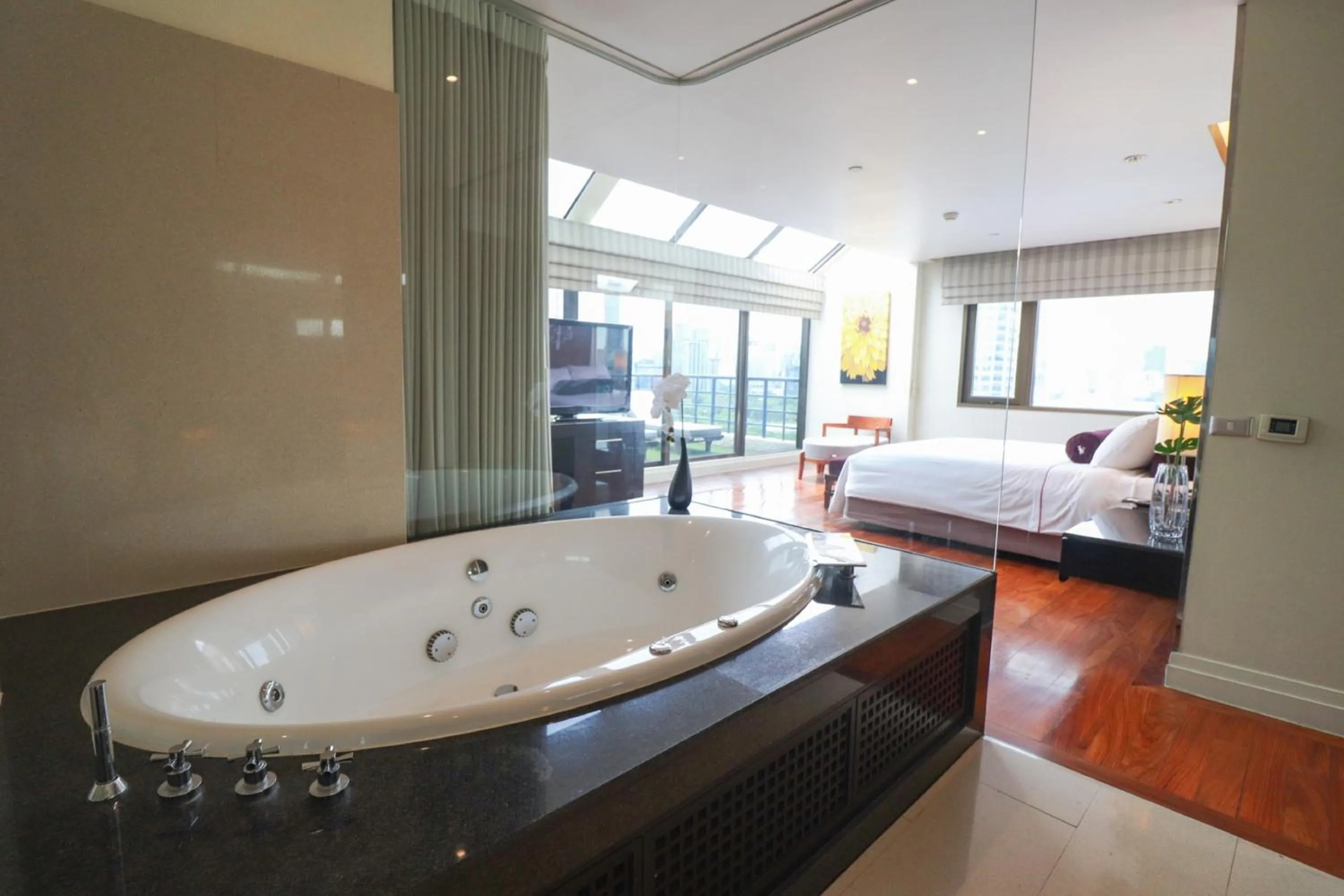 Deluxe Double Room with Balcony in The Quarter Saladaeng by UHG