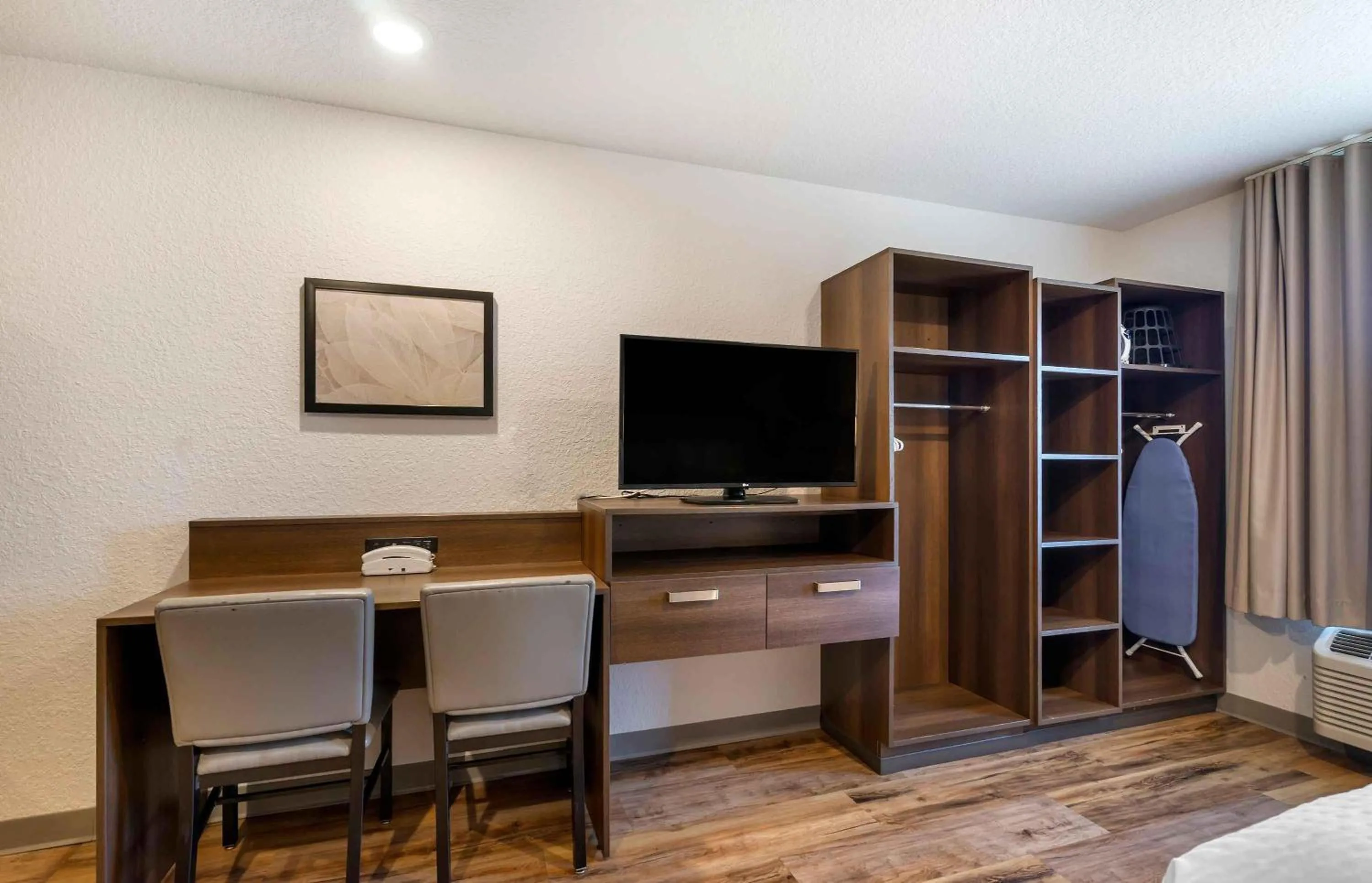 Bedroom in Extended Stay America Select Suites - Tampa - Brandon - East