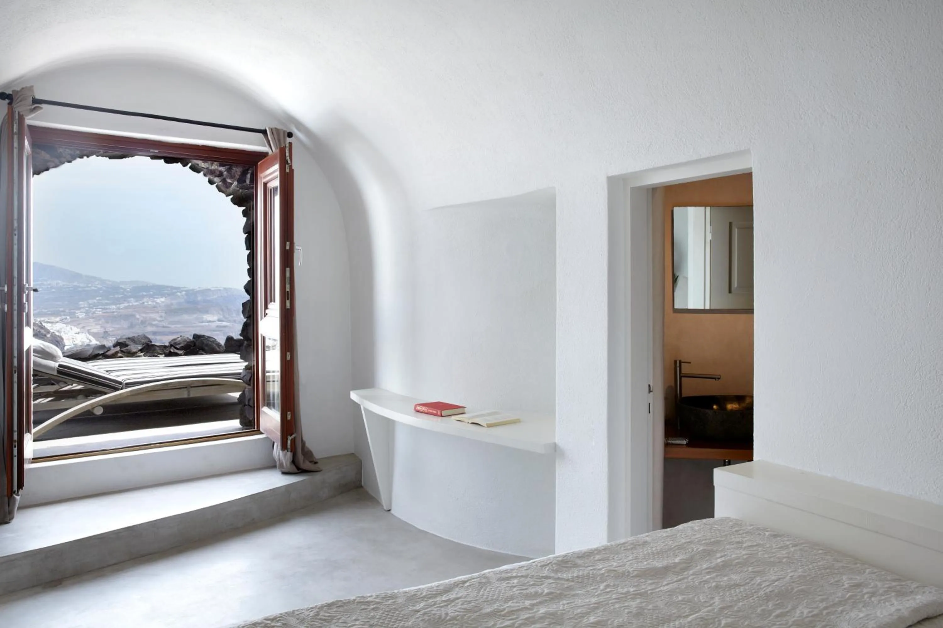 Bed in Honeymoon Petra Villas