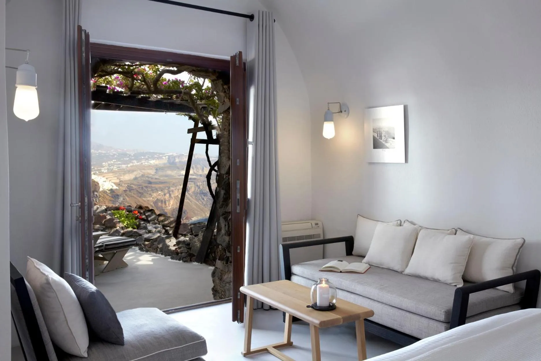 Bed in Honeymoon Petra Villas