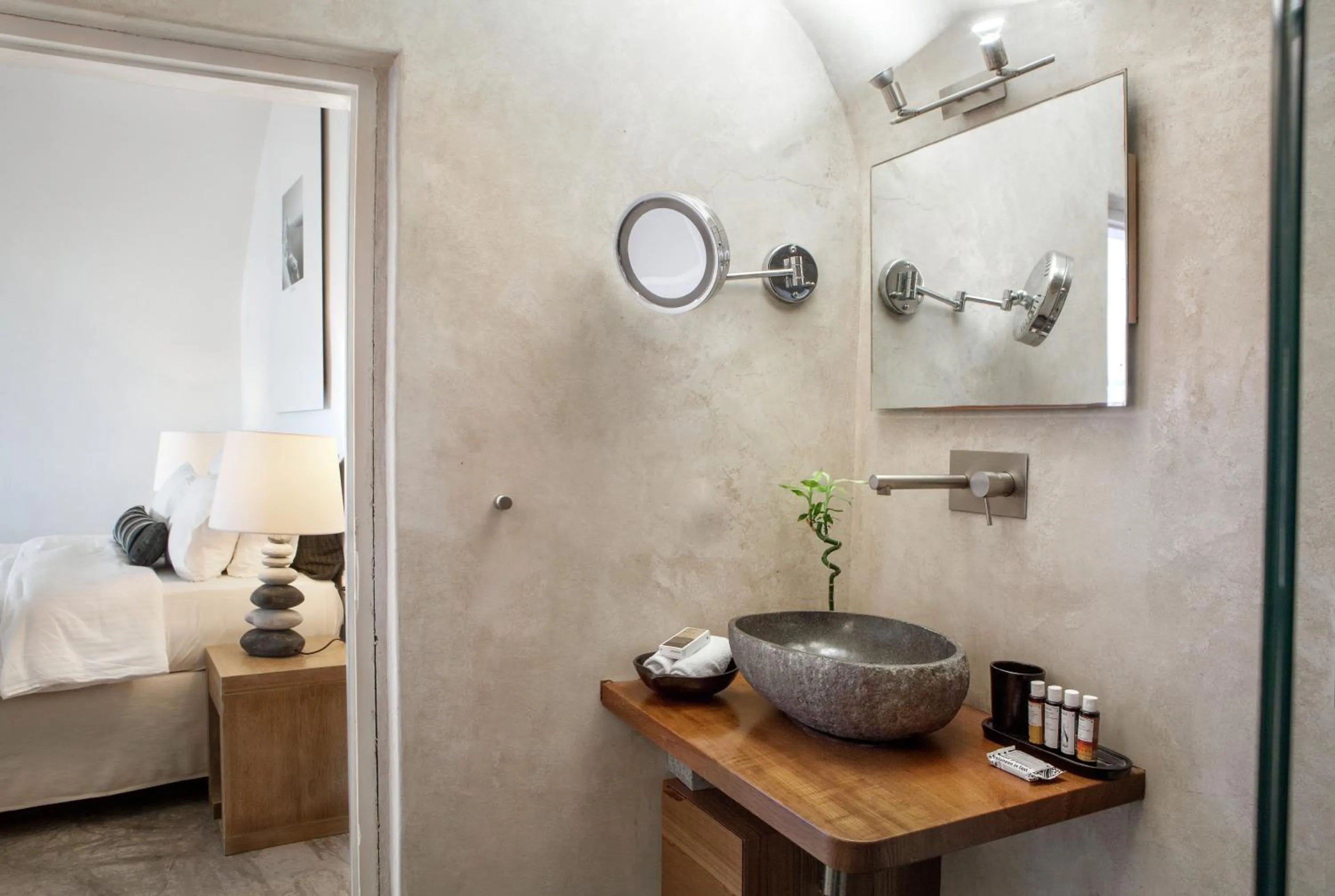 Bathroom, Bed in Honeymoon Petra Villas