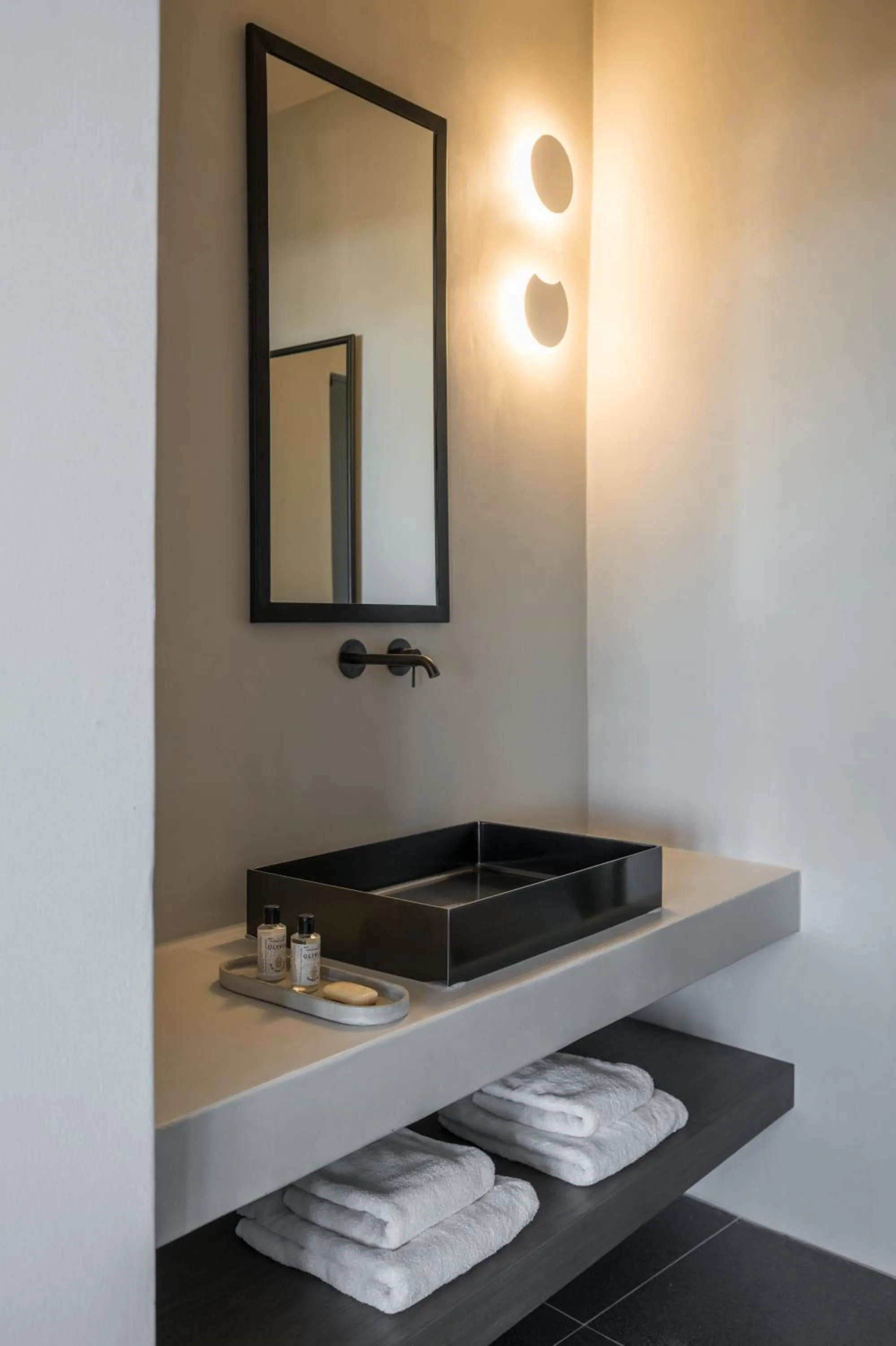 Bathroom in Honeymoon Petra Villas