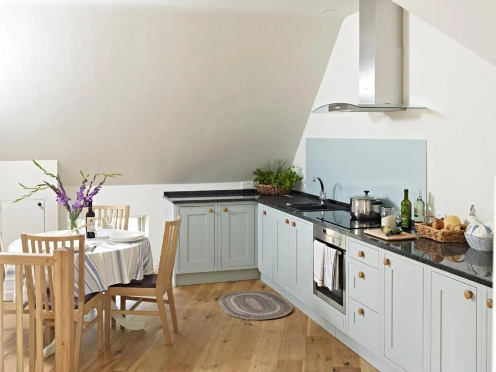 Kitchen or kitchenette in Manor Farm Courtyard Cottages