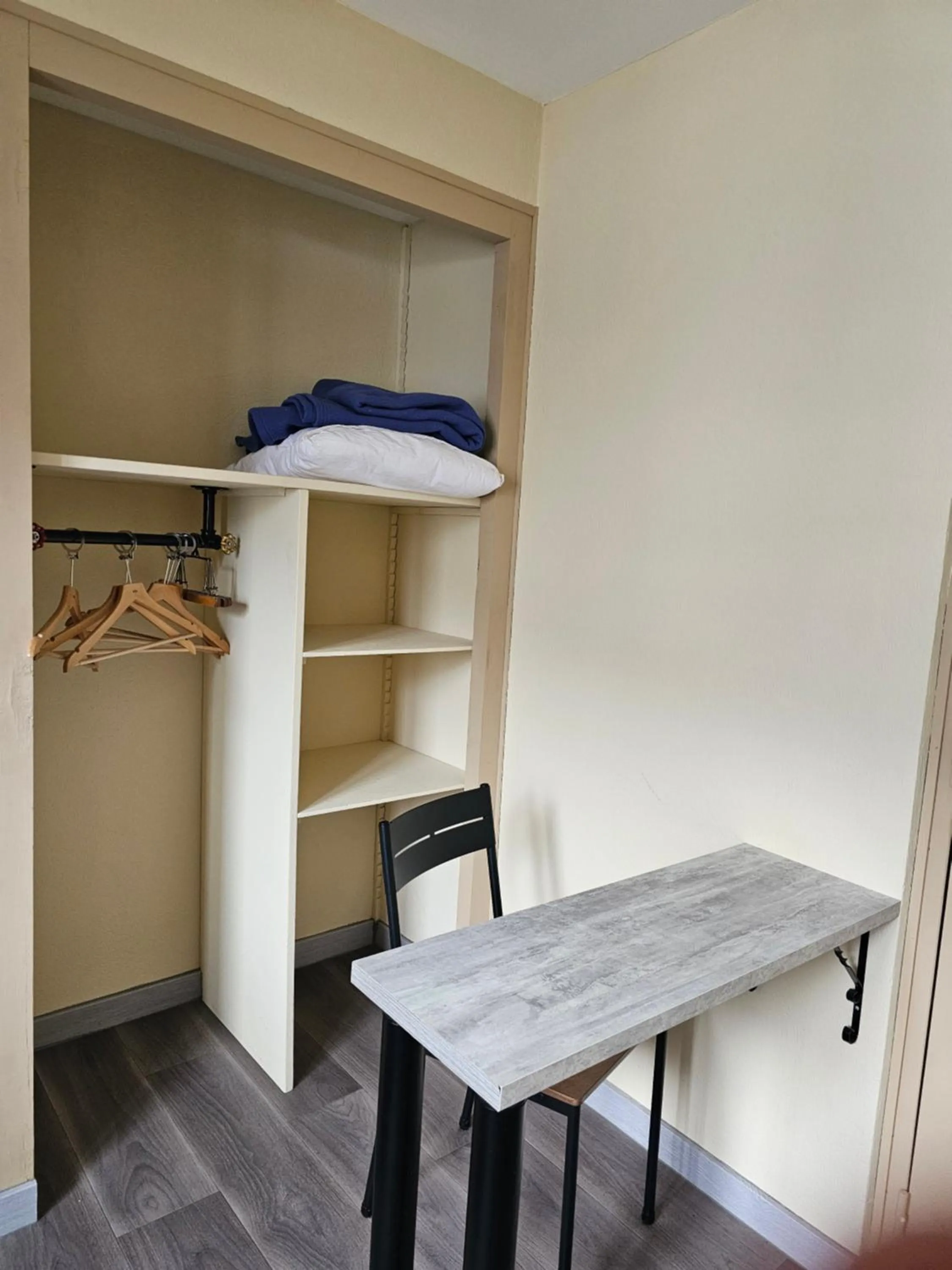 wardrobe in Chalet La Barme Les Houches Vallée de Chamonix