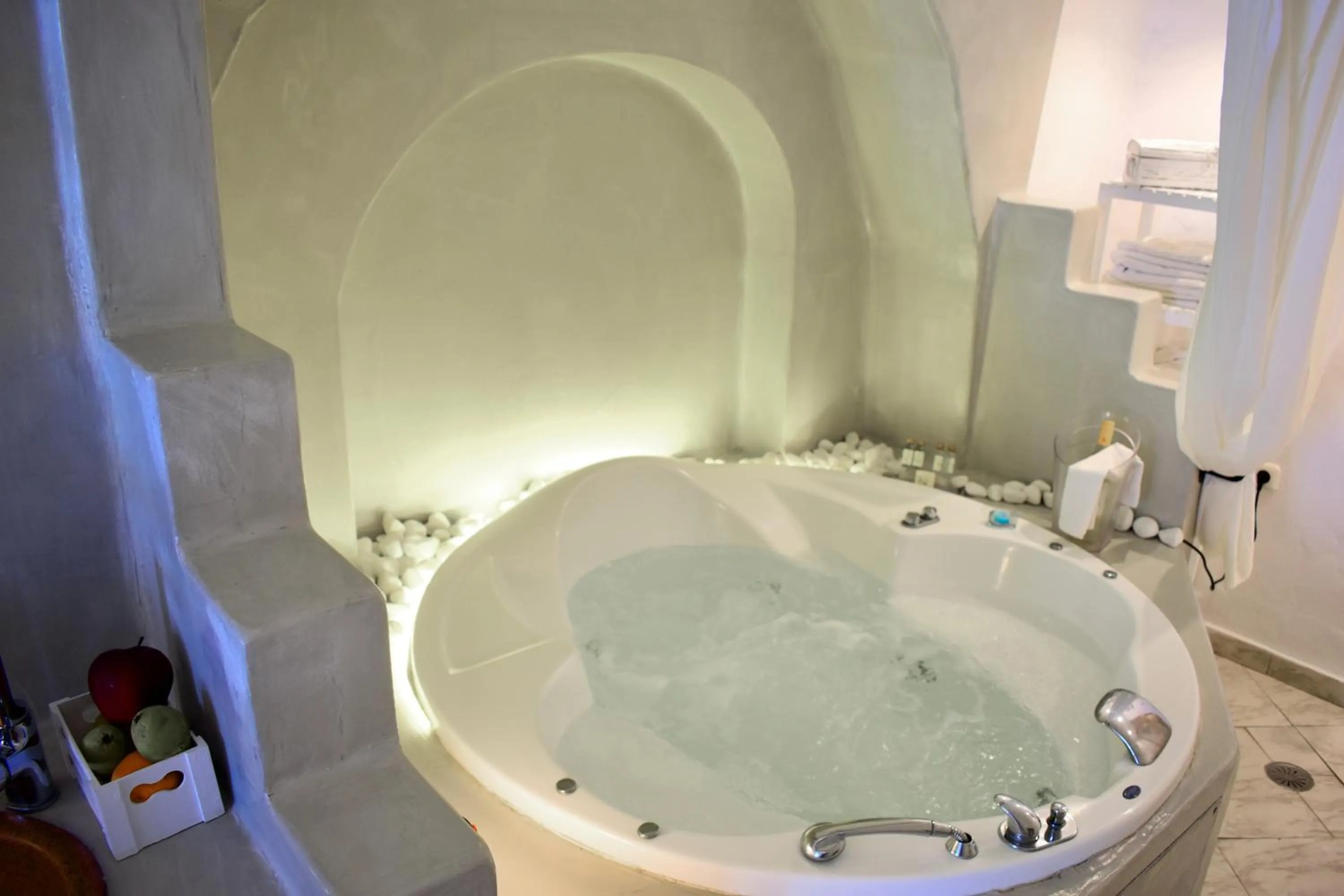 Hot Tub in Aeolos Art & Eco Suites Adults Only