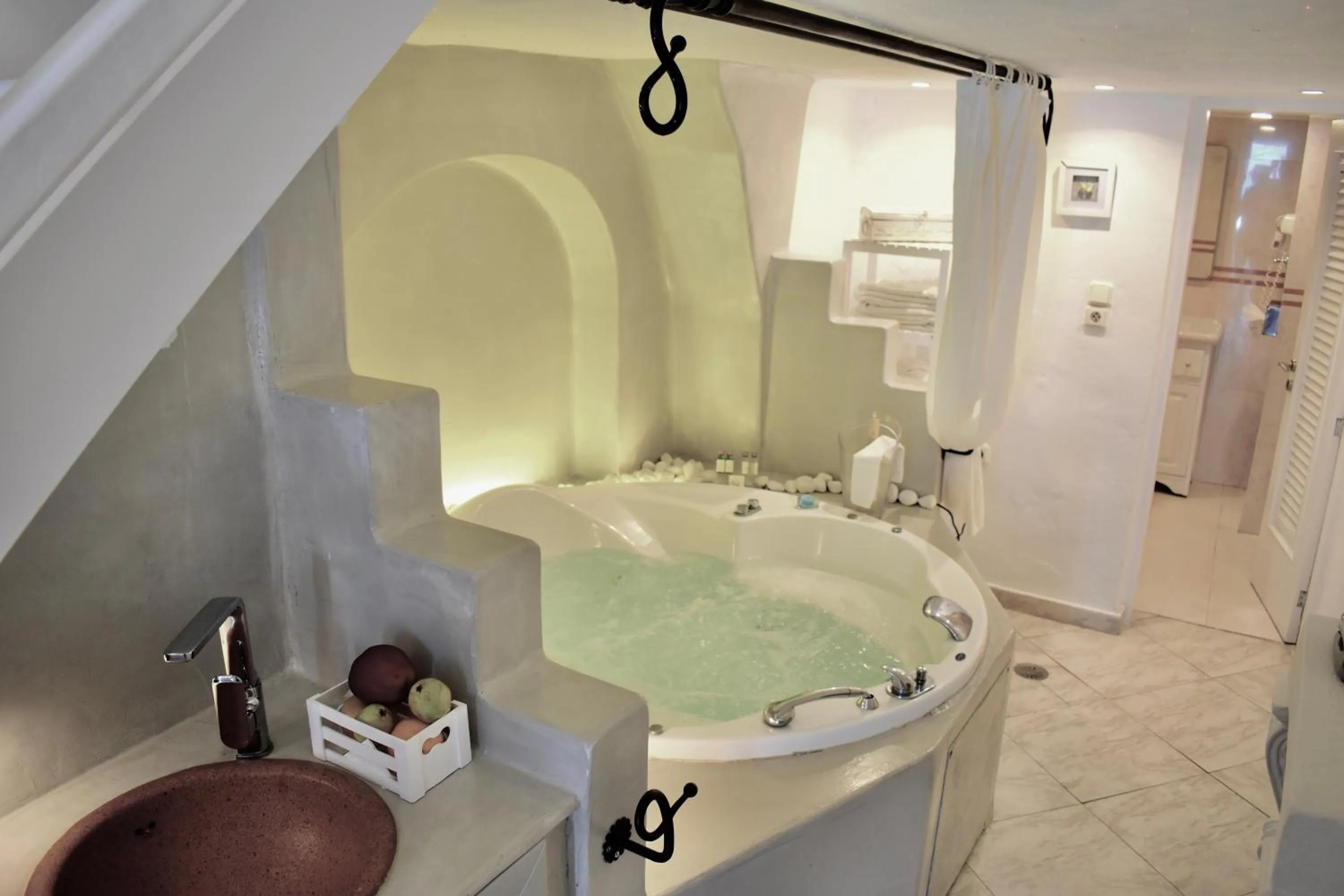 Hot Tub in Aeolos Art & Eco Suites Adults Only