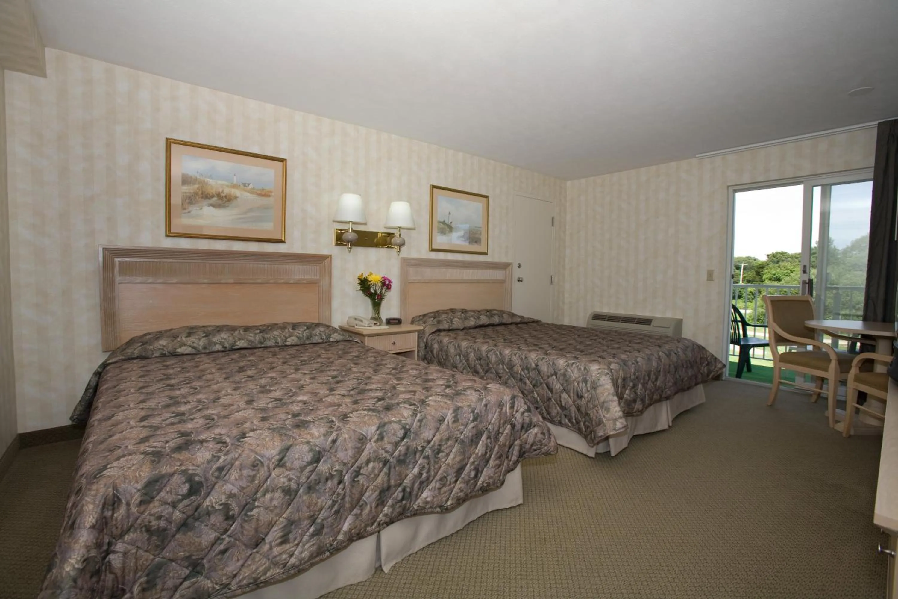Bed in Winnapaug Inn