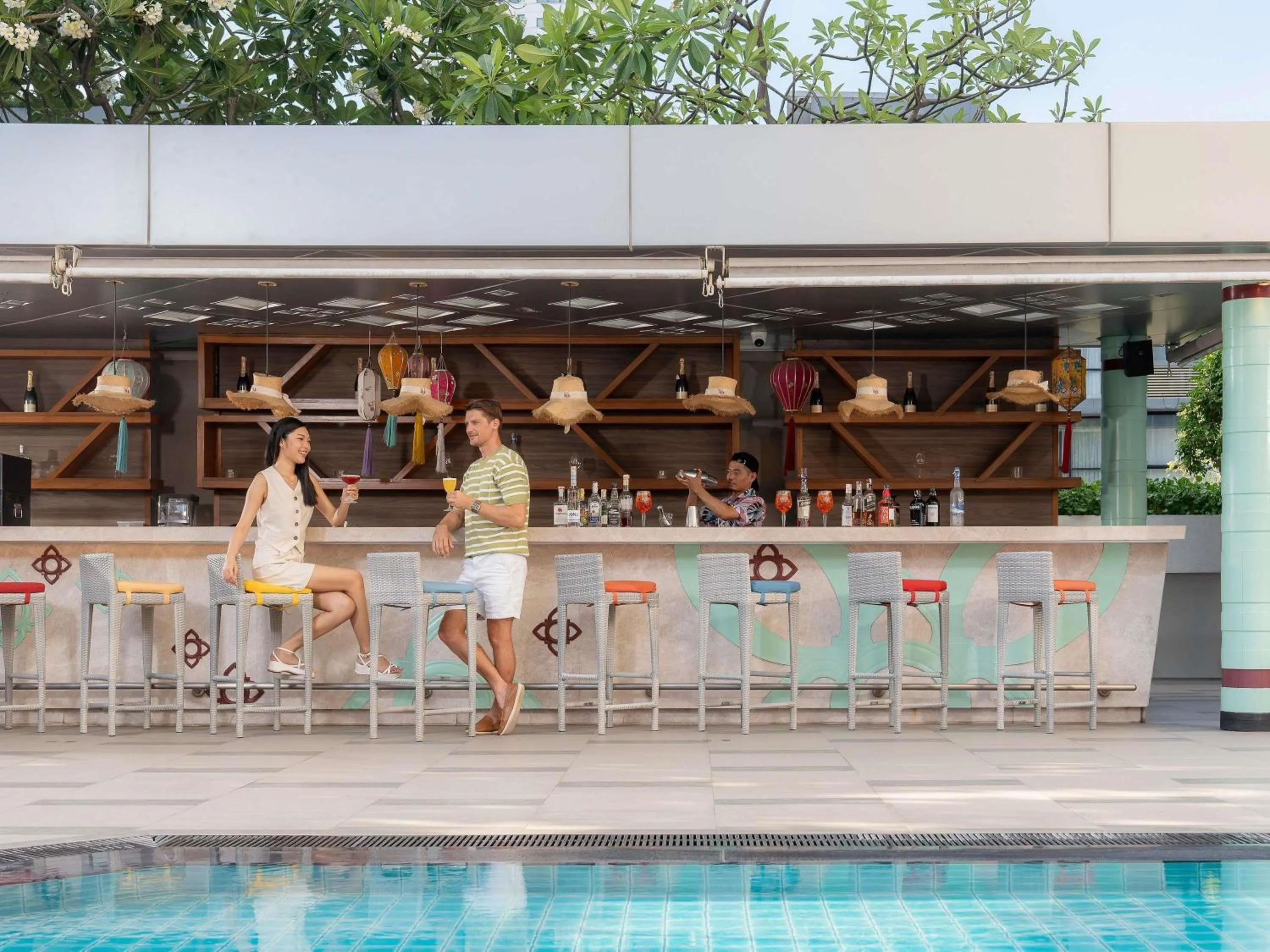 Lounge or bar in Mercure Bangkok Sukhumvit 11