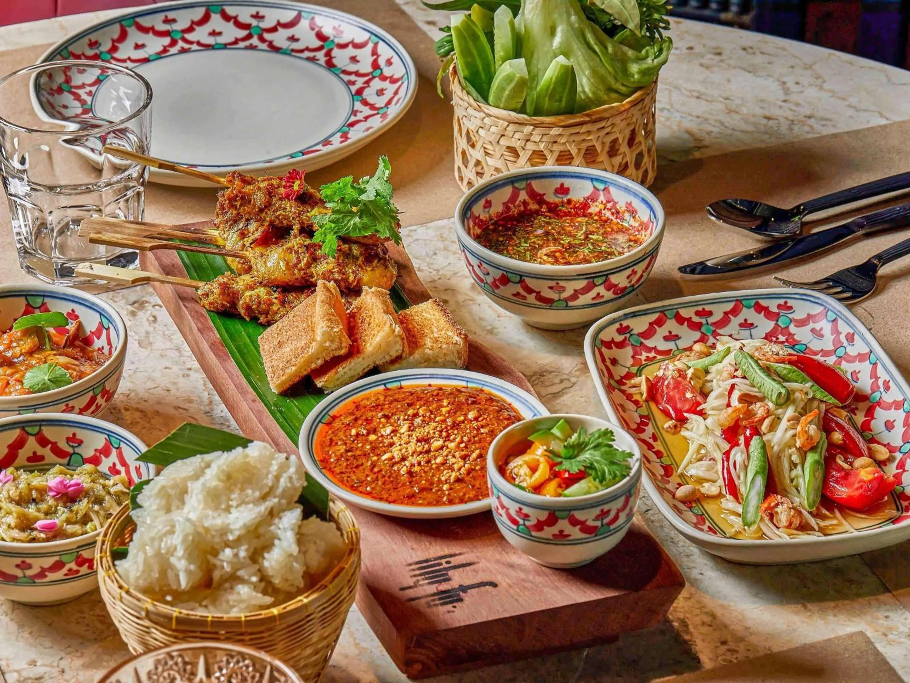 Restaurant/places to eat in Mercure Bangkok Sukhumvit 11