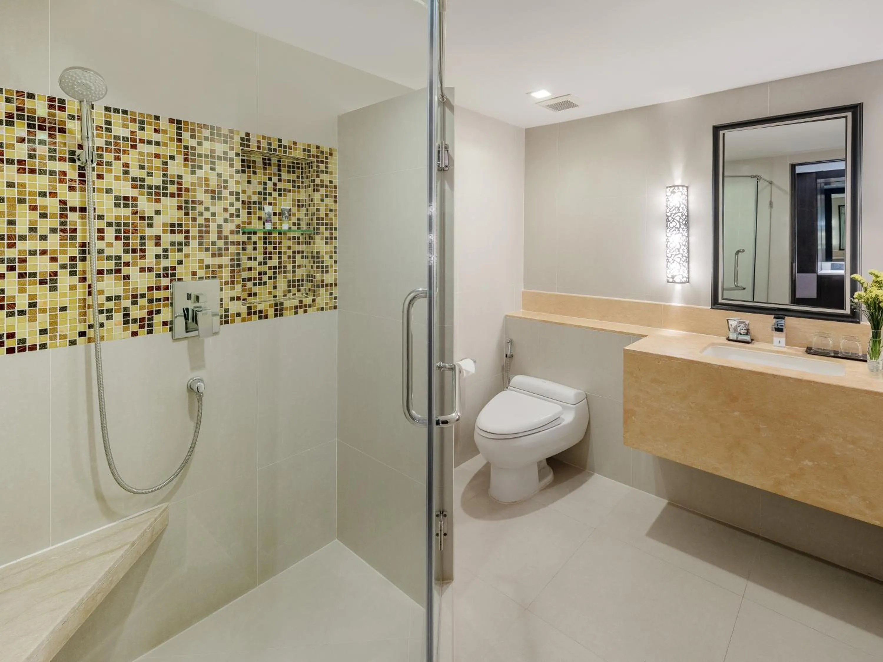 Shower in Mercure Bangkok Sukhumvit 11