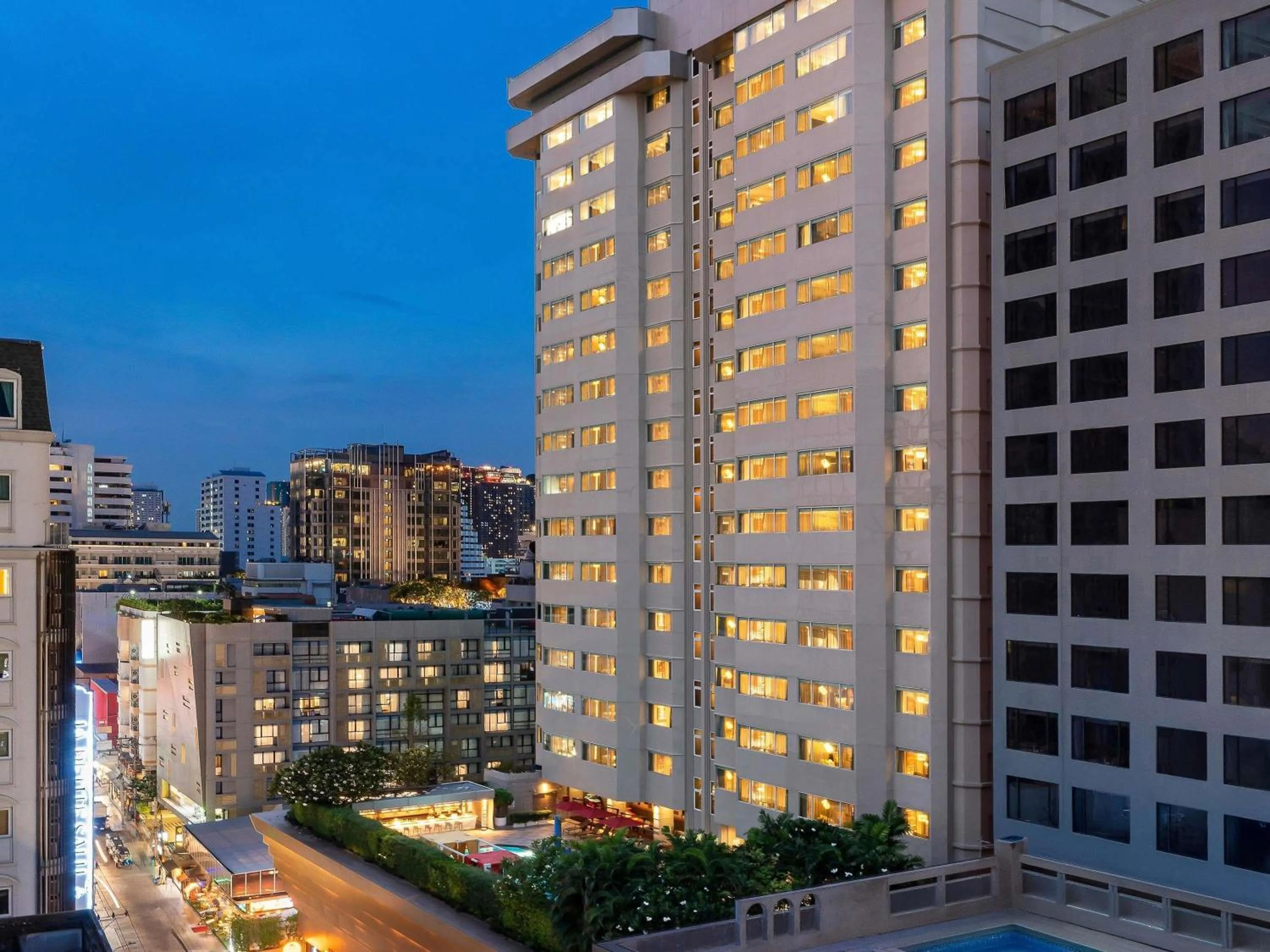 Property building in Mercure Bangkok Sukhumvit 11