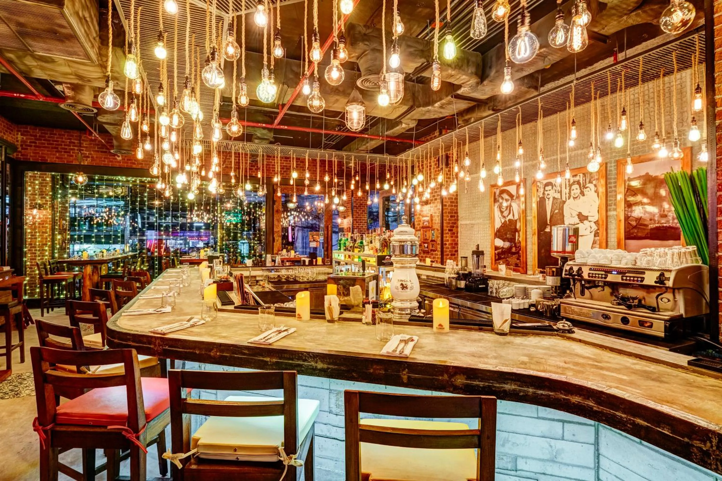 Restaurant/places to eat in Mercure Bangkok Sukhumvit 11