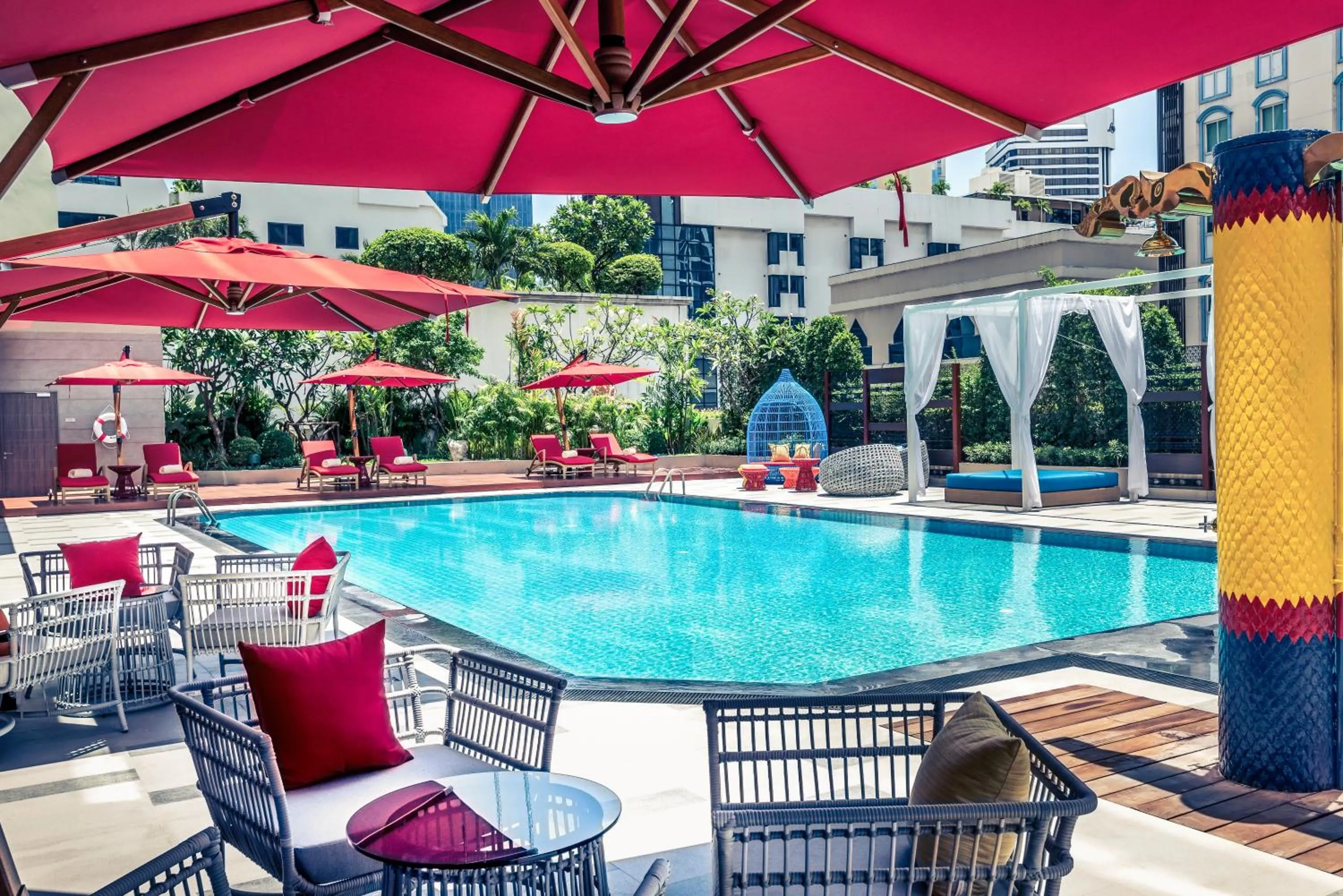 Swimming pool in Mercure Bangkok Sukhumvit 11