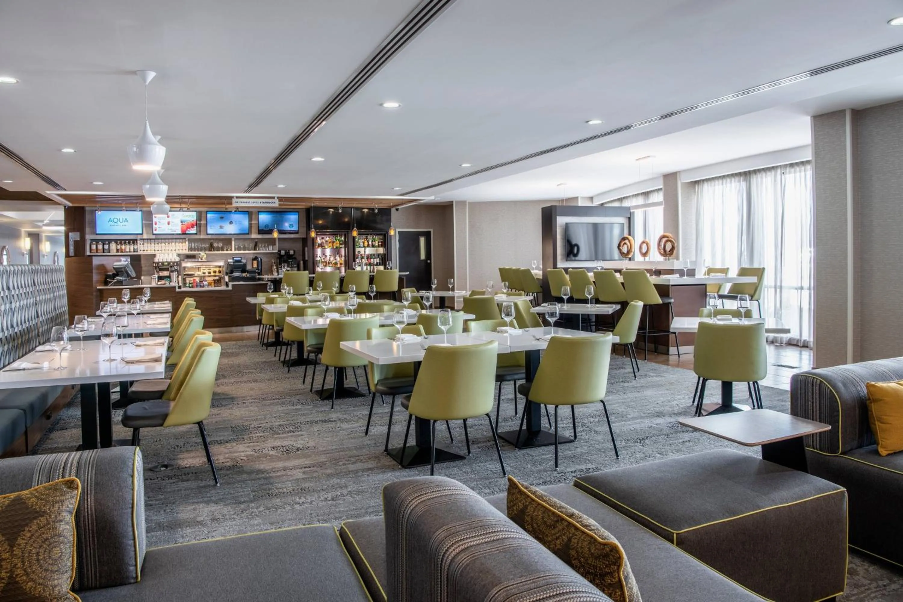 Lounge or bar in Courtyard by Marriott Edmonton West