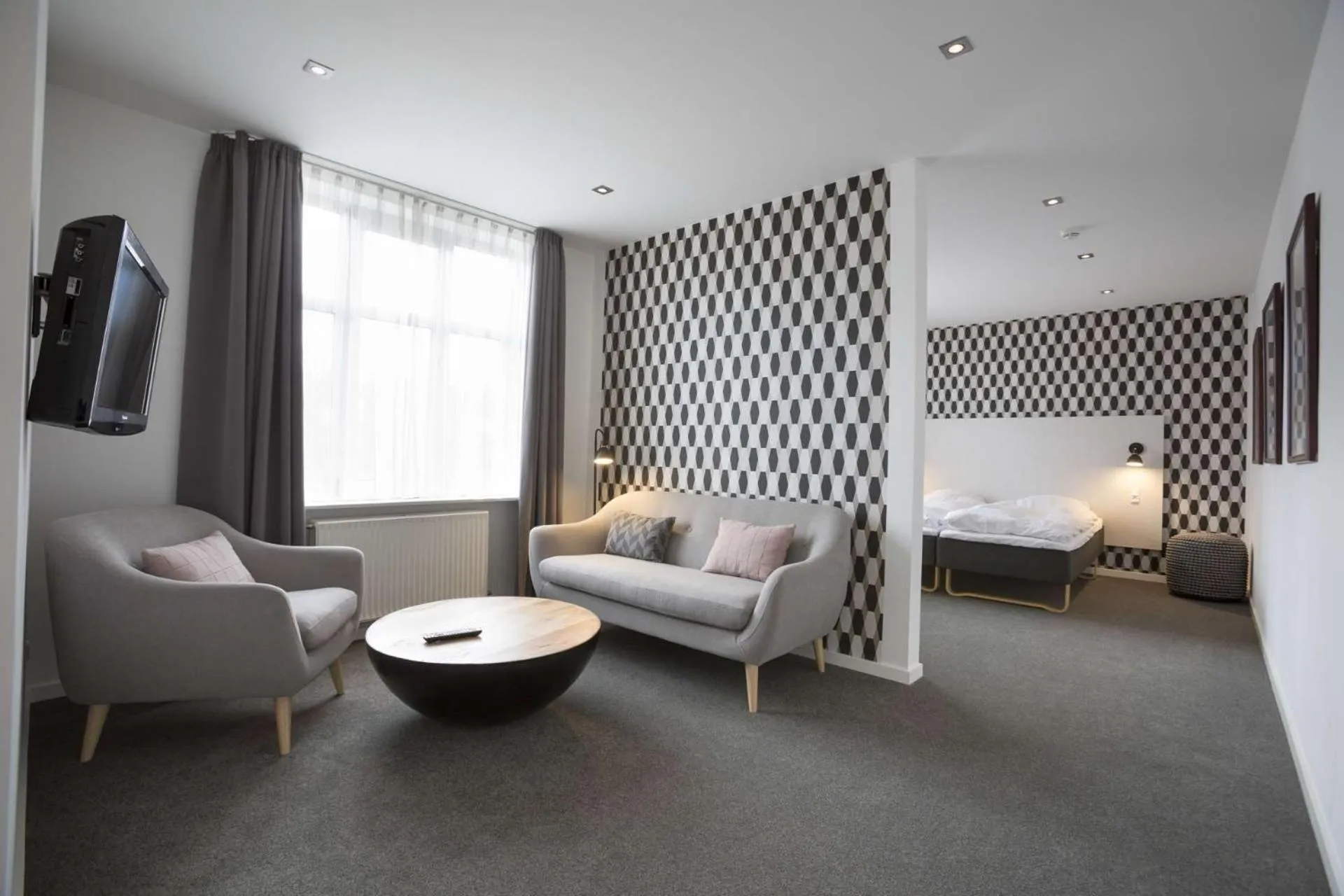 Bed, Seating Area in Hotel Ry