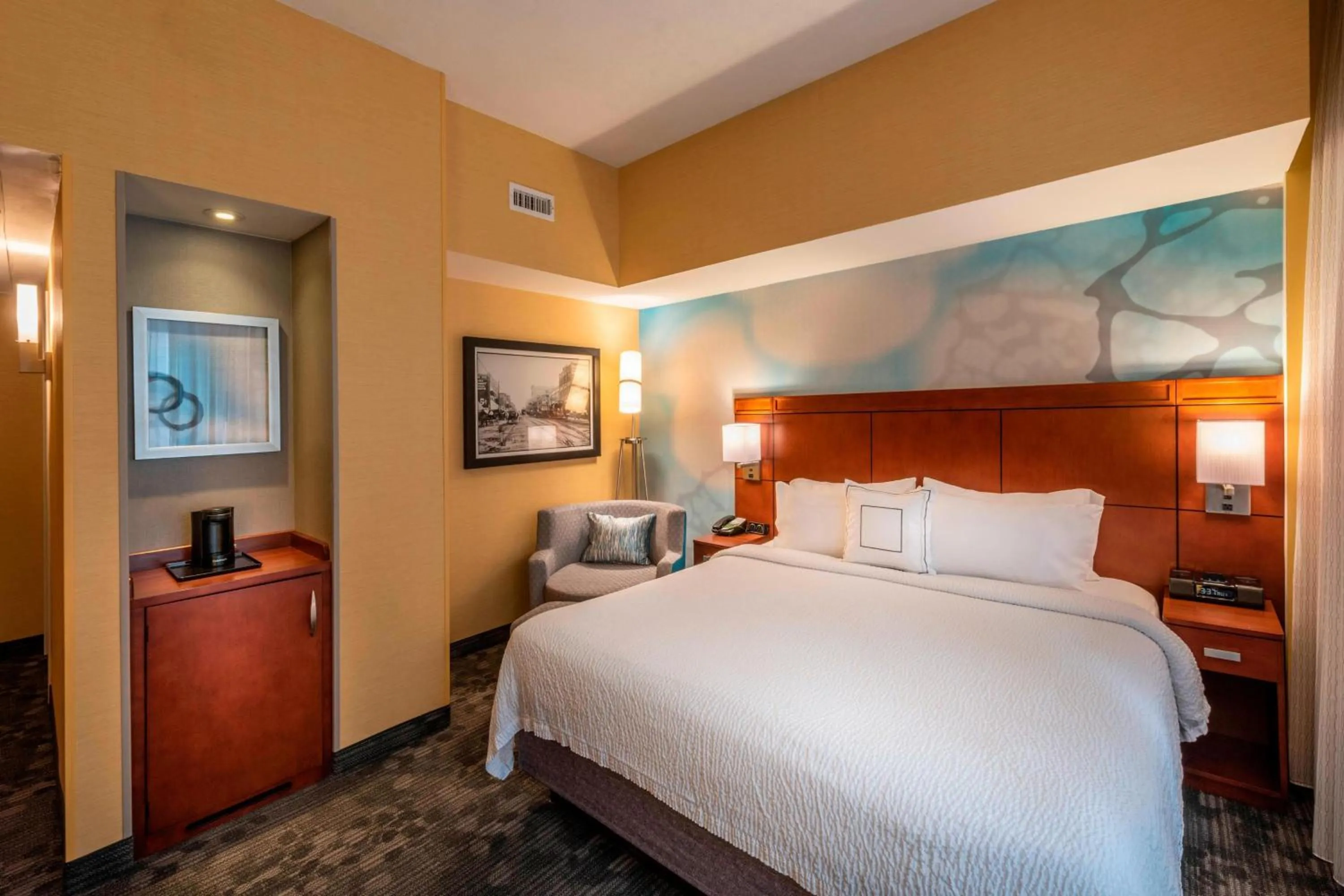Photo of the whole room, Bed in Courtyard by Marriott Tulsa Downtown