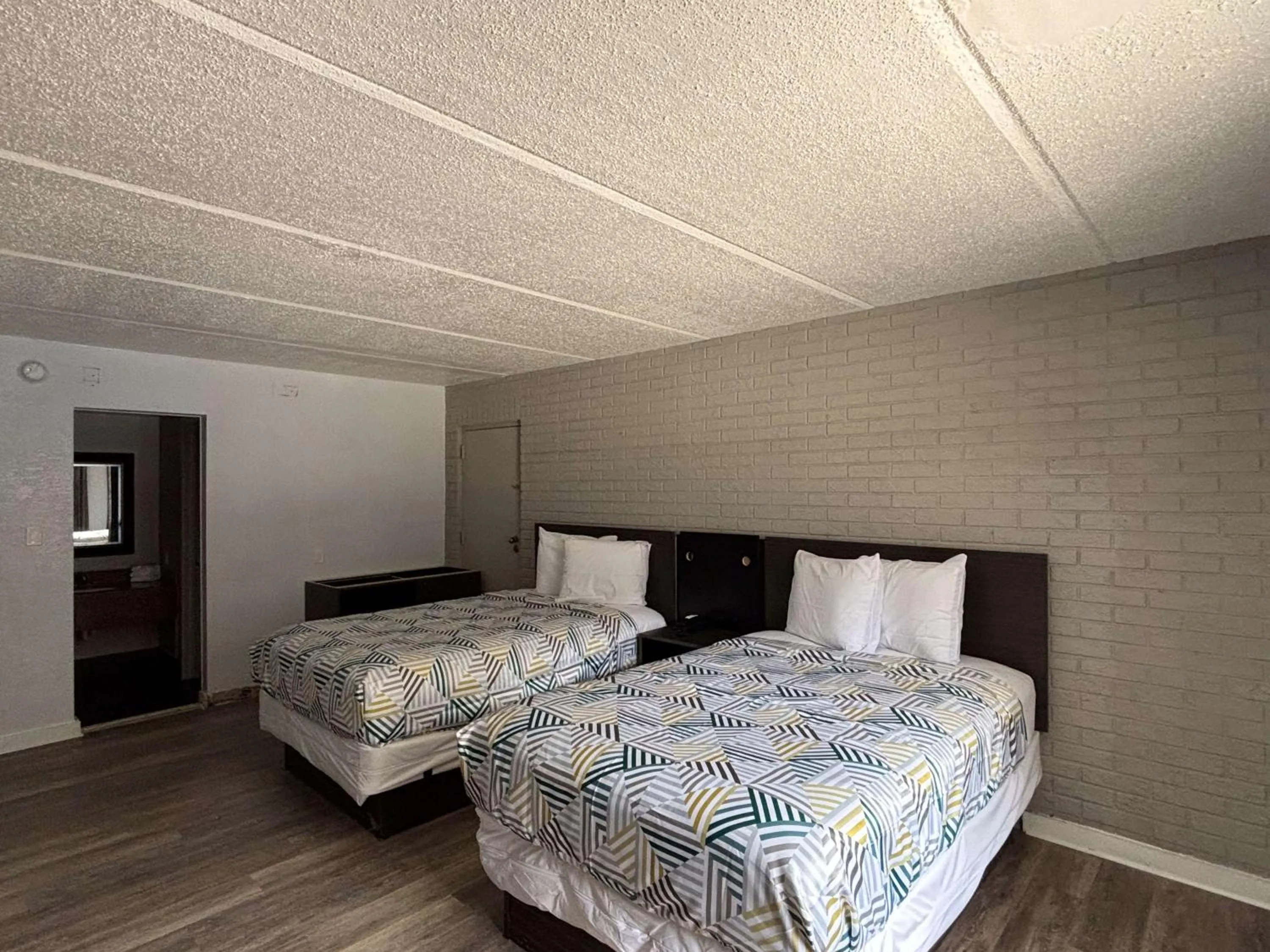 Bedroom, Bed in Motel 6 Tallahassee, FL North Monroe