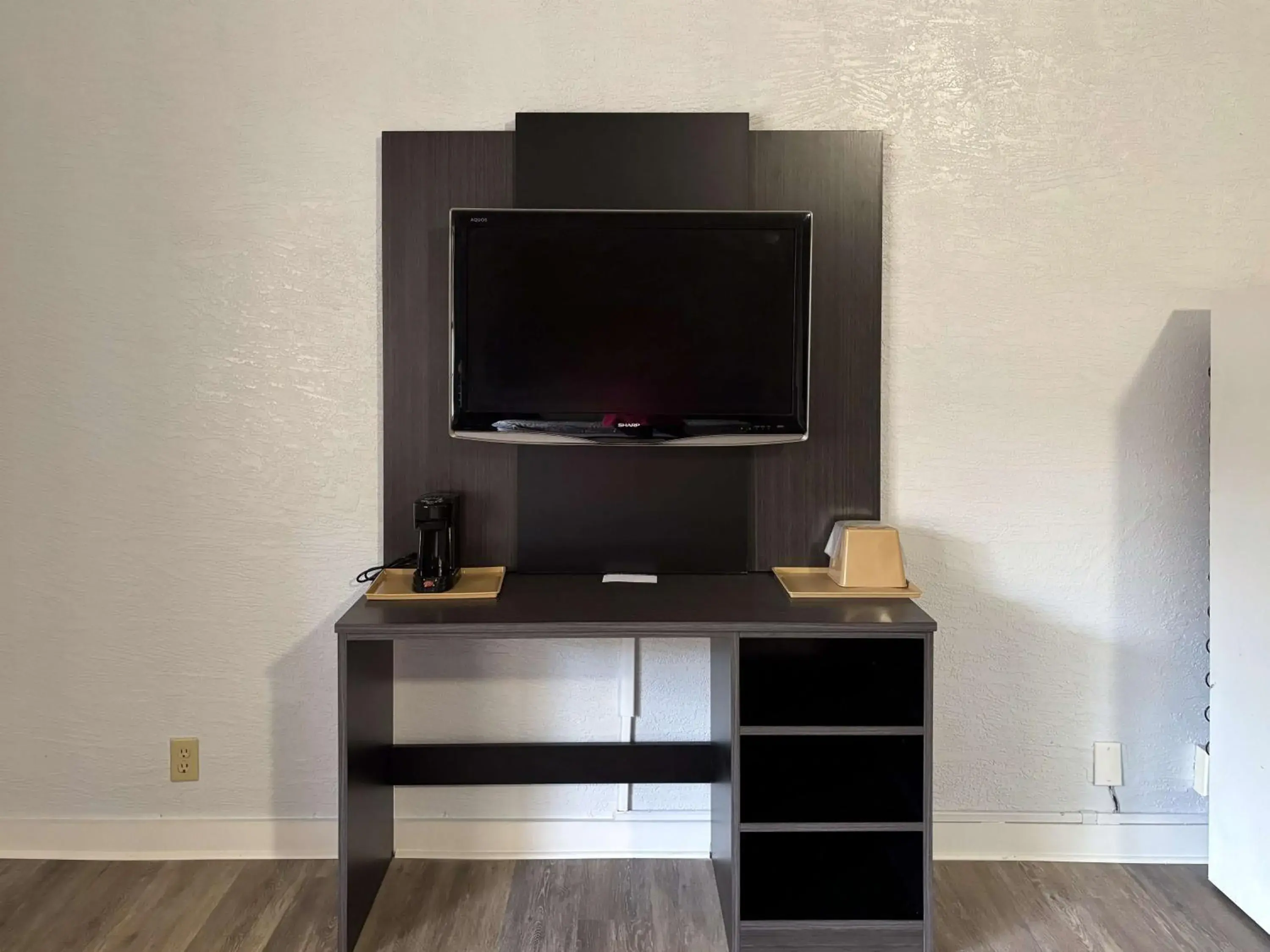 Double Room - Smoking in La Casa Inn and Suites Double Room - Smoking in La Casa Inn and Suites