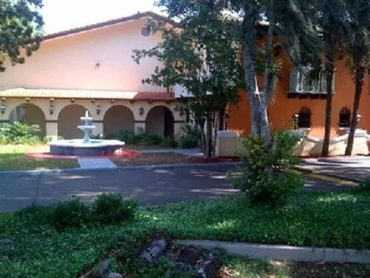 Facade/entrance, Property Building in La Casa Inn and Suites
