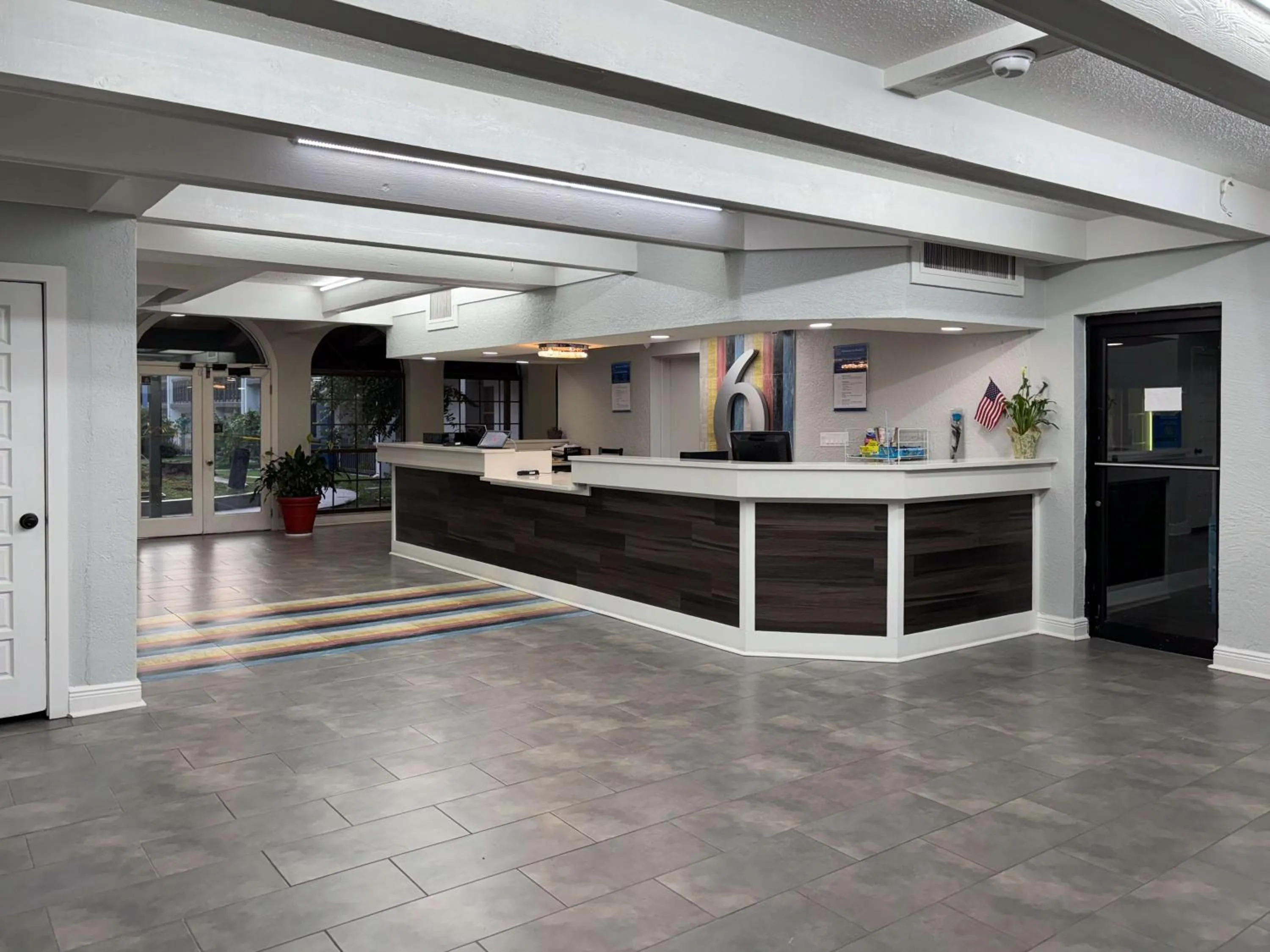 Lobby or reception in Motel 6 Tallahassee, FL North Monroe