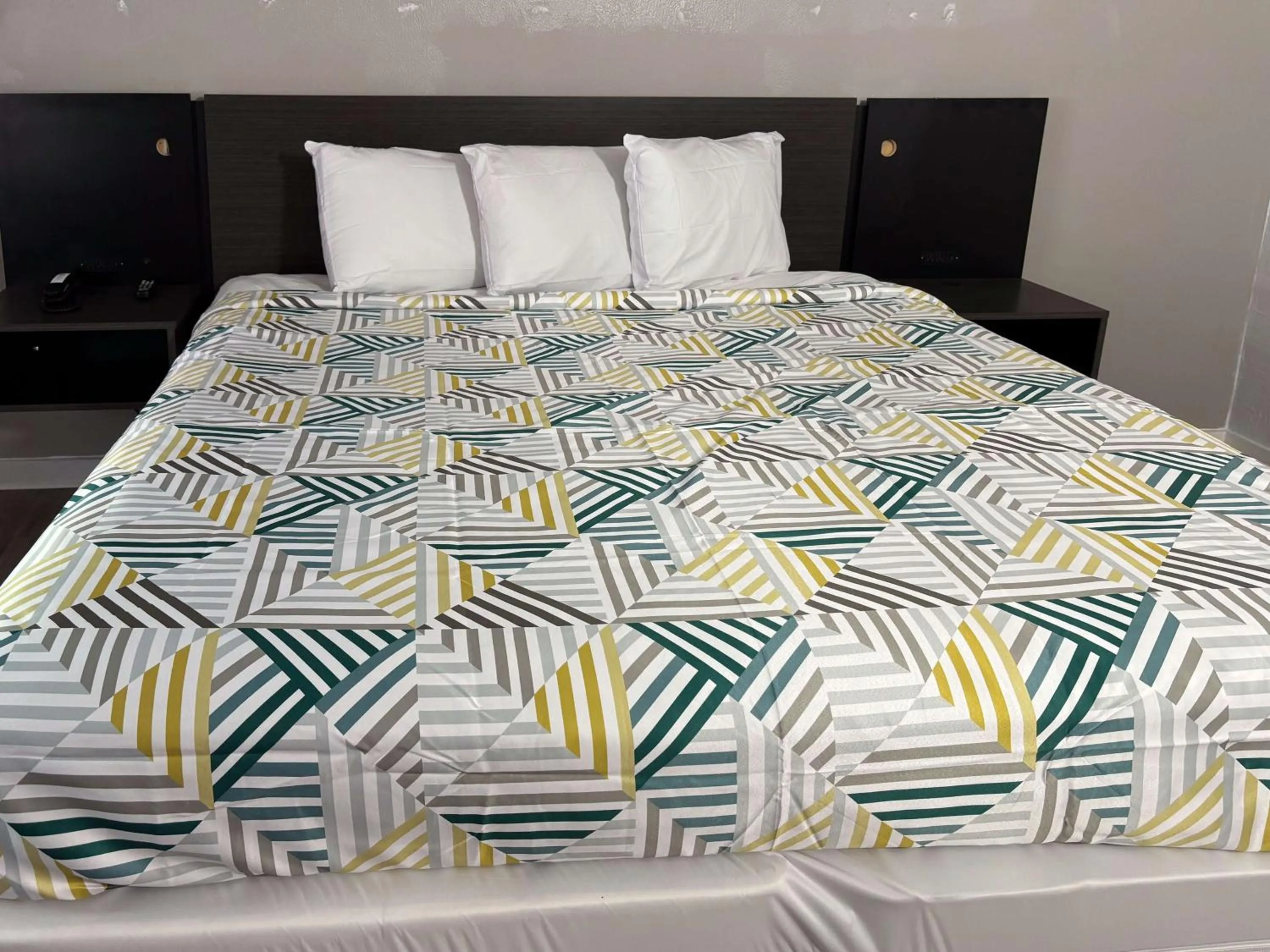 Bedroom, Bed in Motel 6 Tallahassee, FL North Monroe