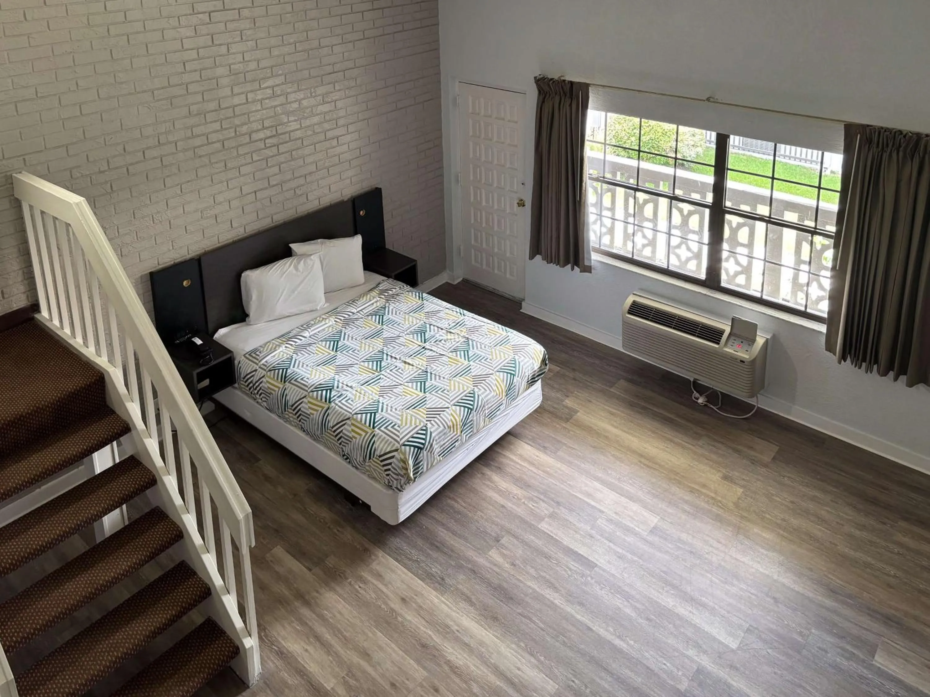 Bedroom, Bed in Motel 6 Tallahassee, FL North Monroe