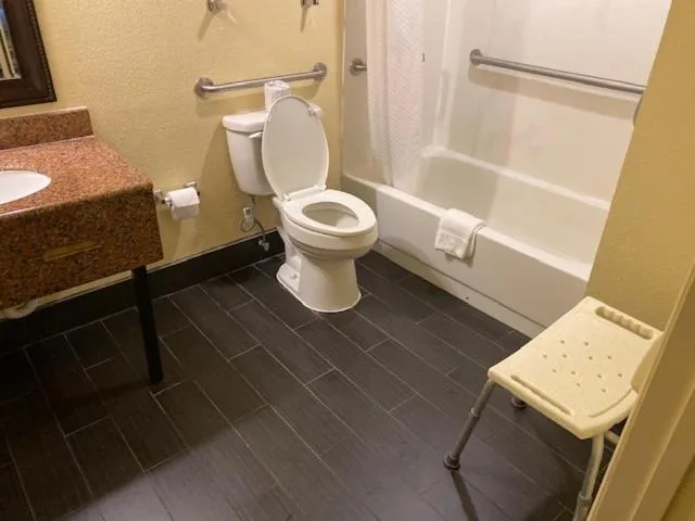 Bathroom in La Casa Inn and Suites