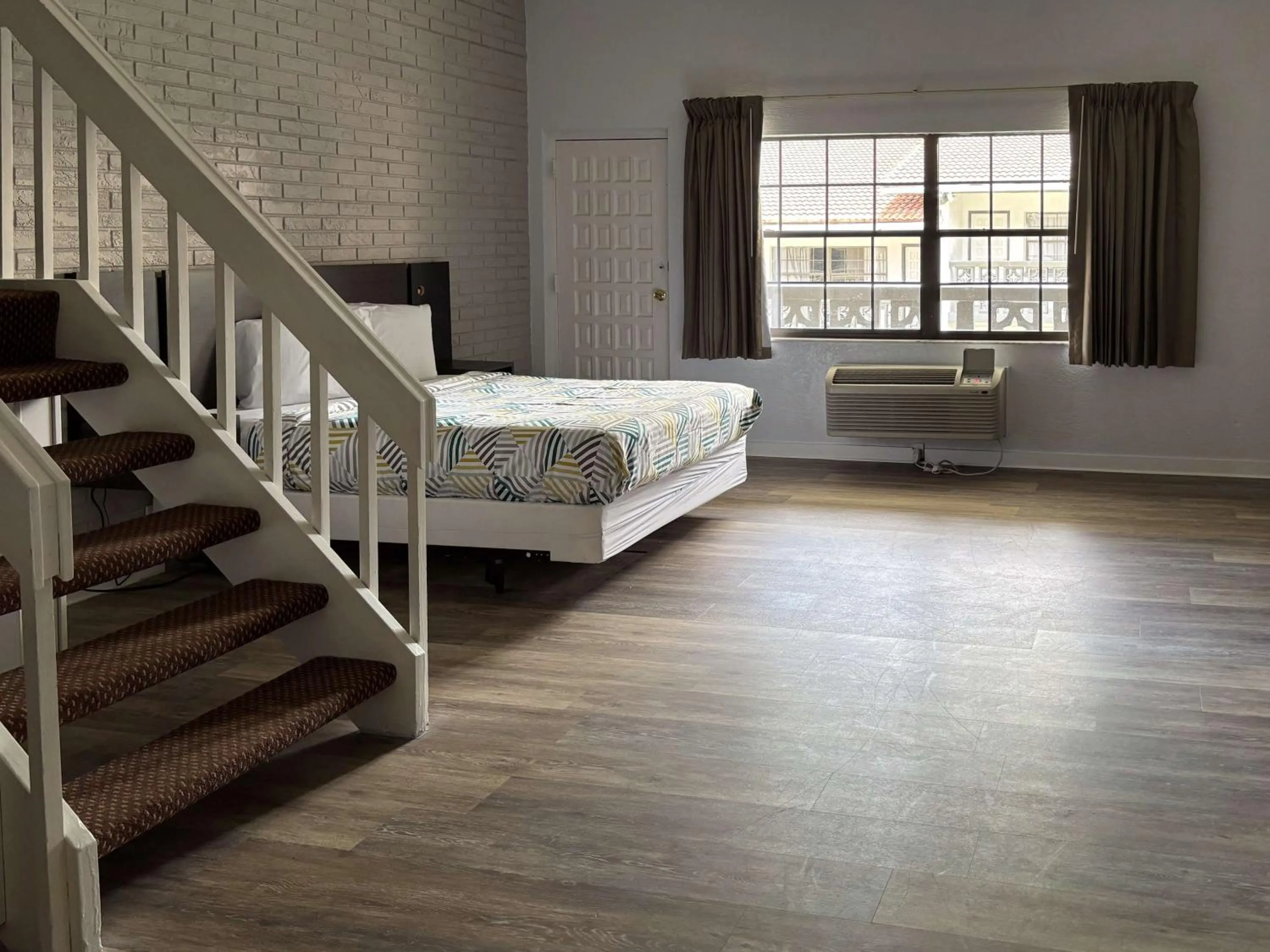 Bedroom, Bed in Motel 6 Tallahassee, FL North Monroe