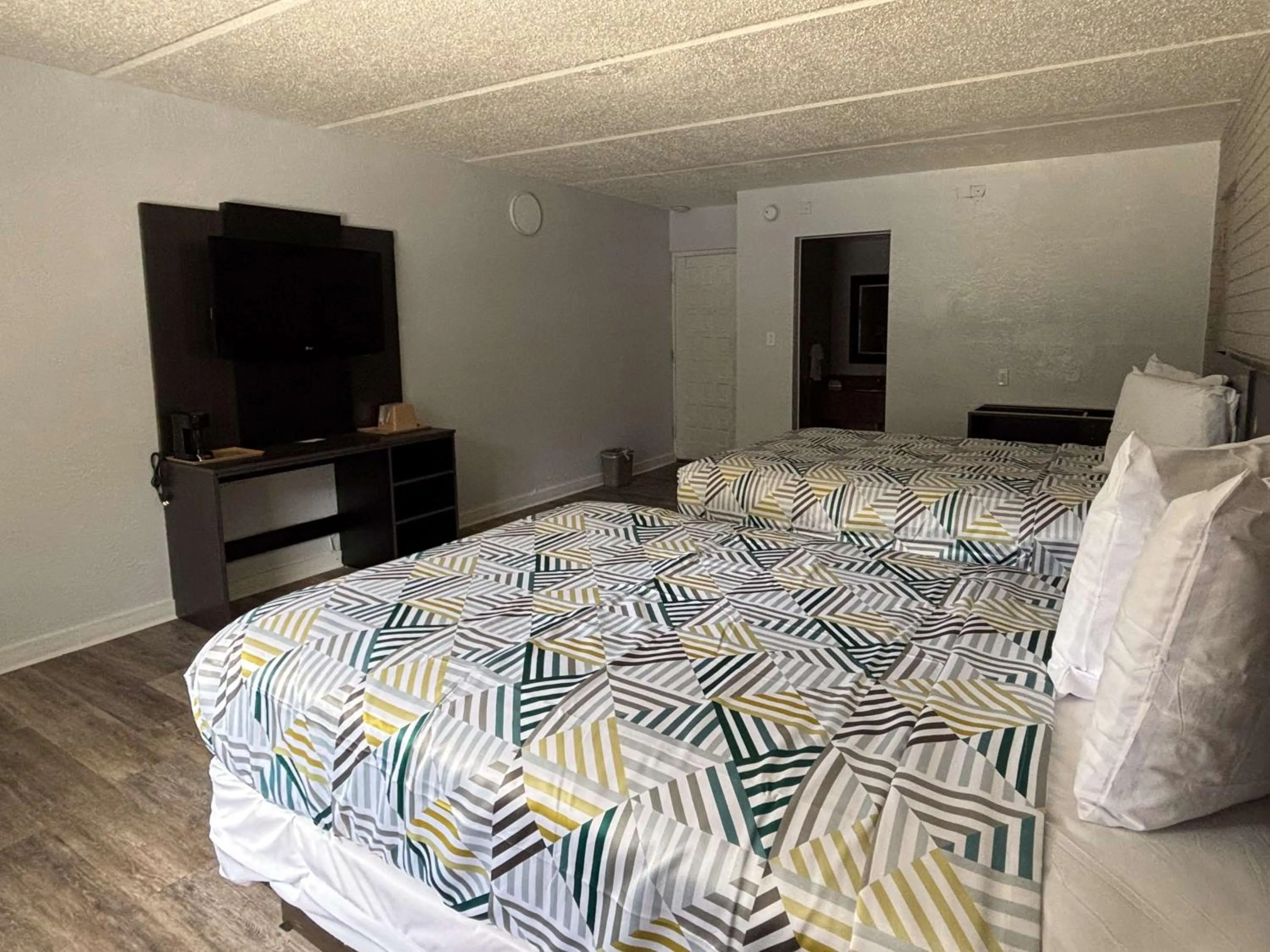 Bedroom, Bed in Motel 6 Tallahassee, FL North Monroe