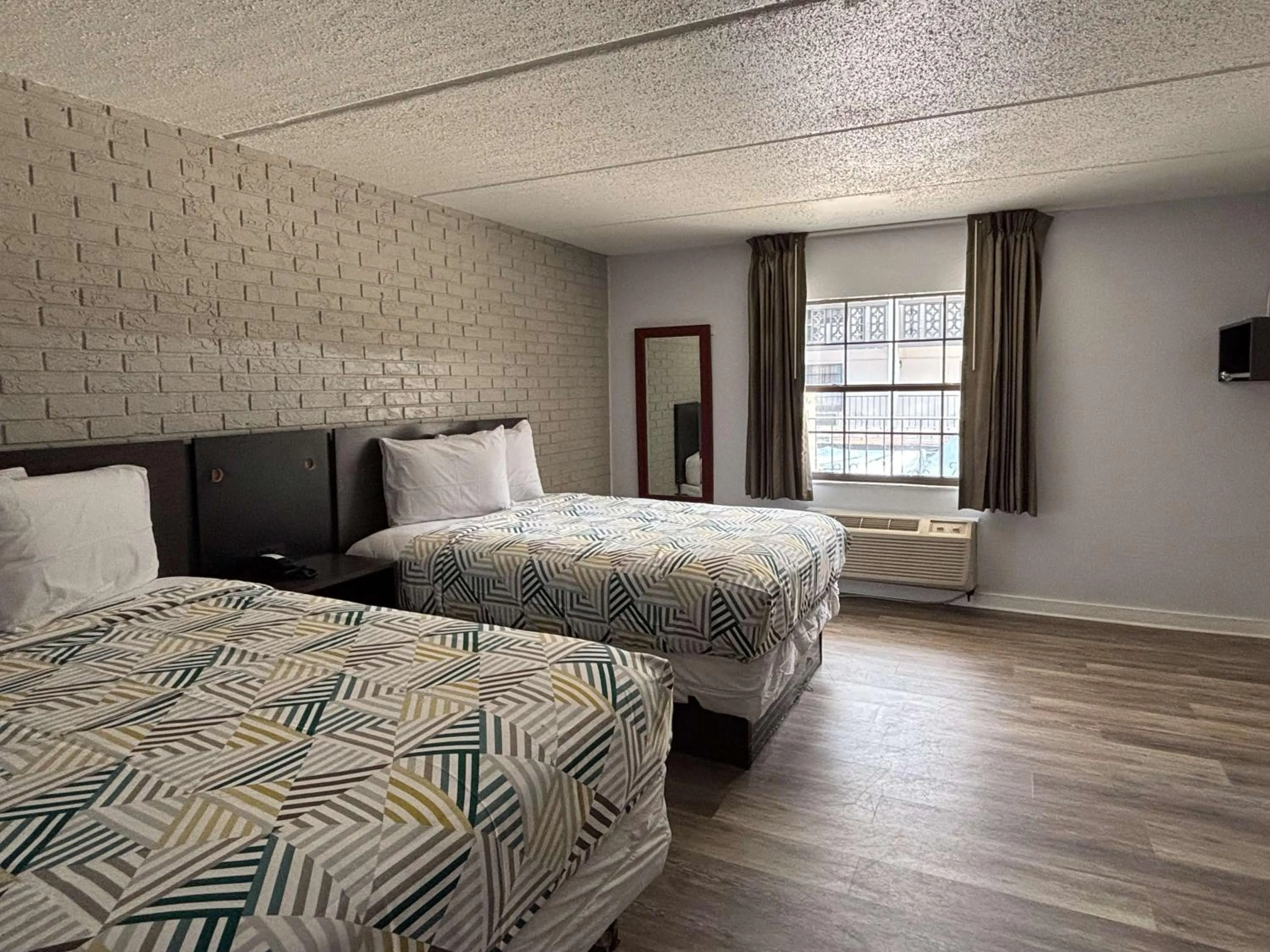 Bedroom, Bed in Motel 6 Tallahassee, FL North Monroe