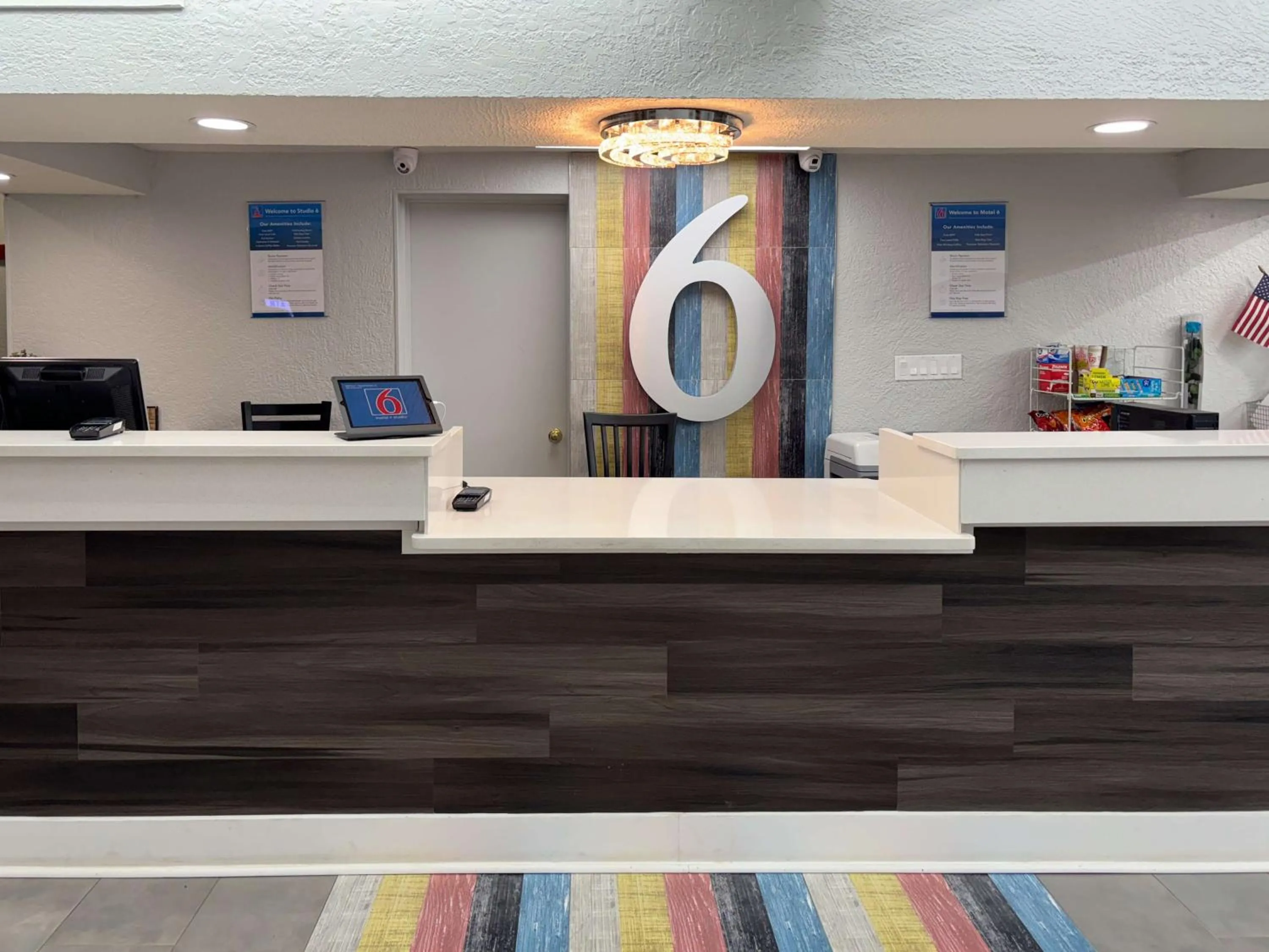 Lobby or reception in Motel 6 Tallahassee, FL North Monroe
