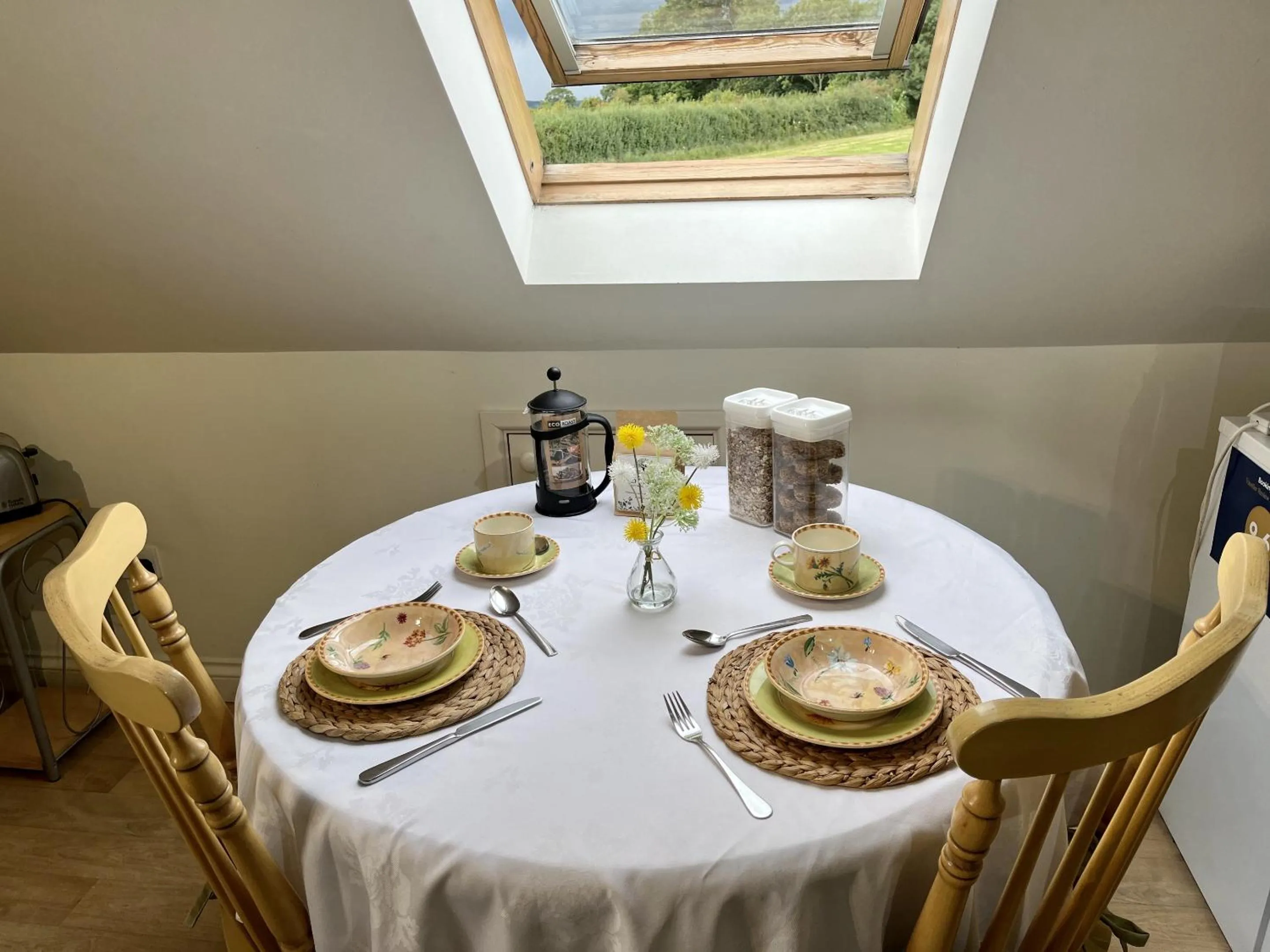Breakfast in Priors Oak - A Cosy Studio with Countryside Views in Dorset