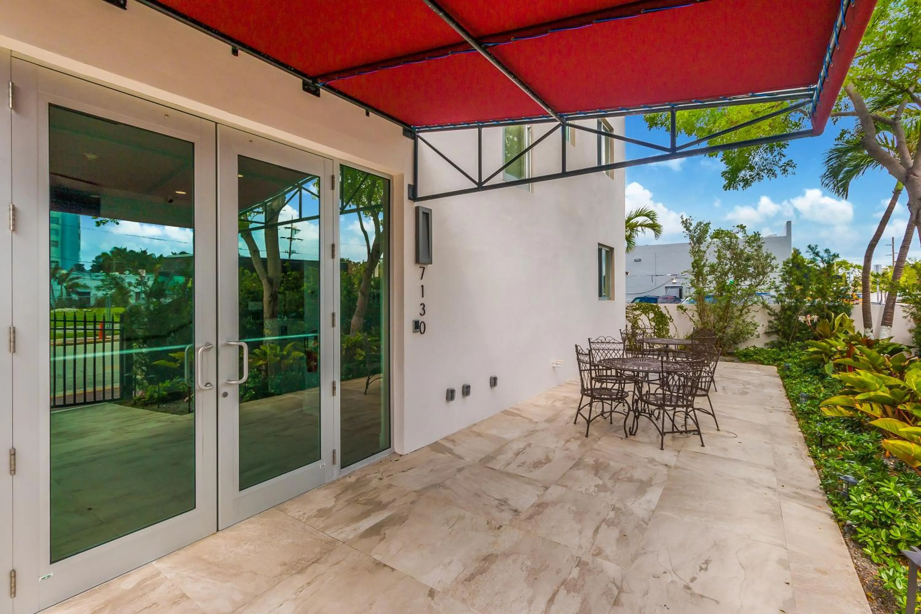 Facade/entrance in Costa Norte Boutique Hotel Miami Beach