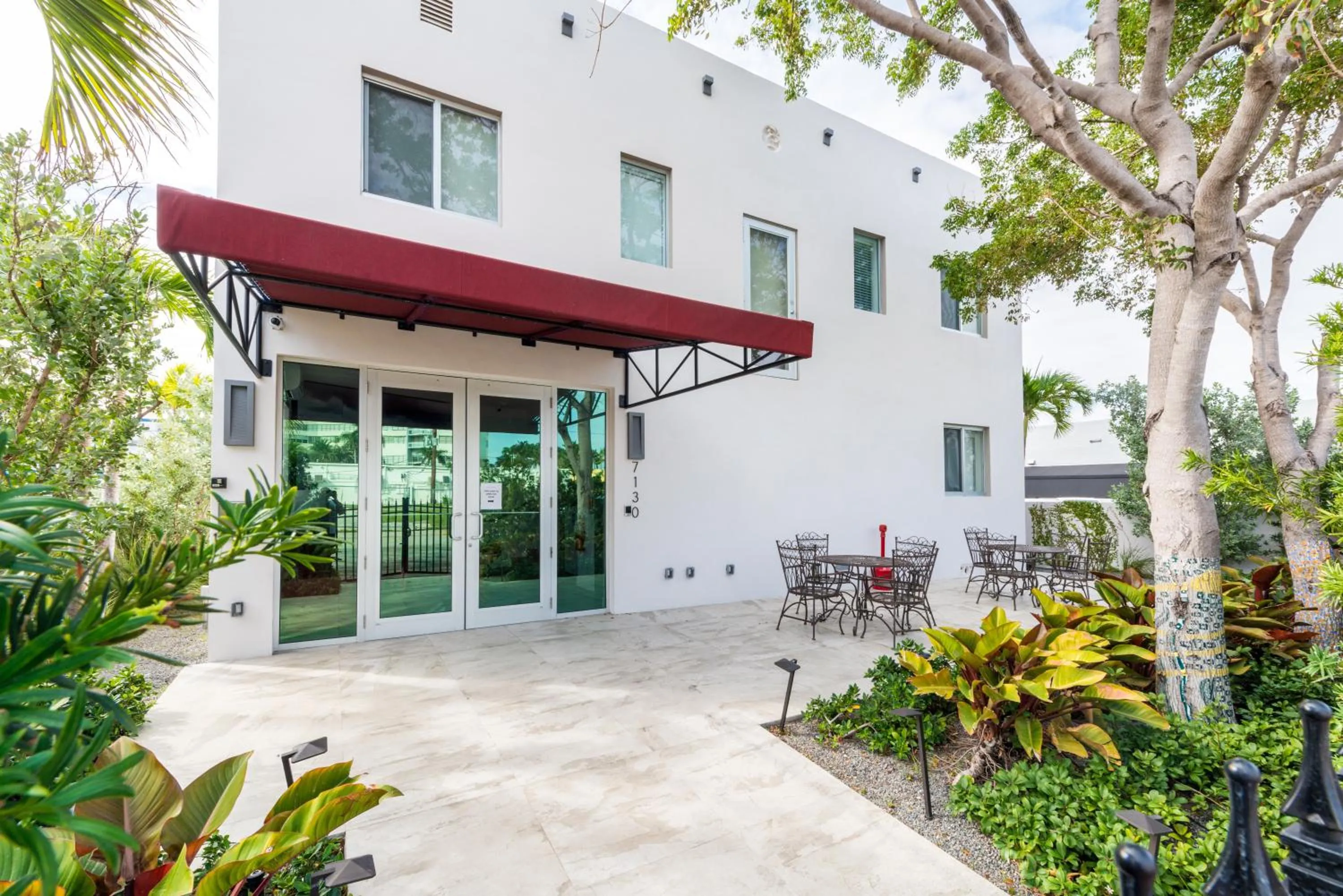 Facade/entrance in Costa Norte Boutique Hotel Miami Beach