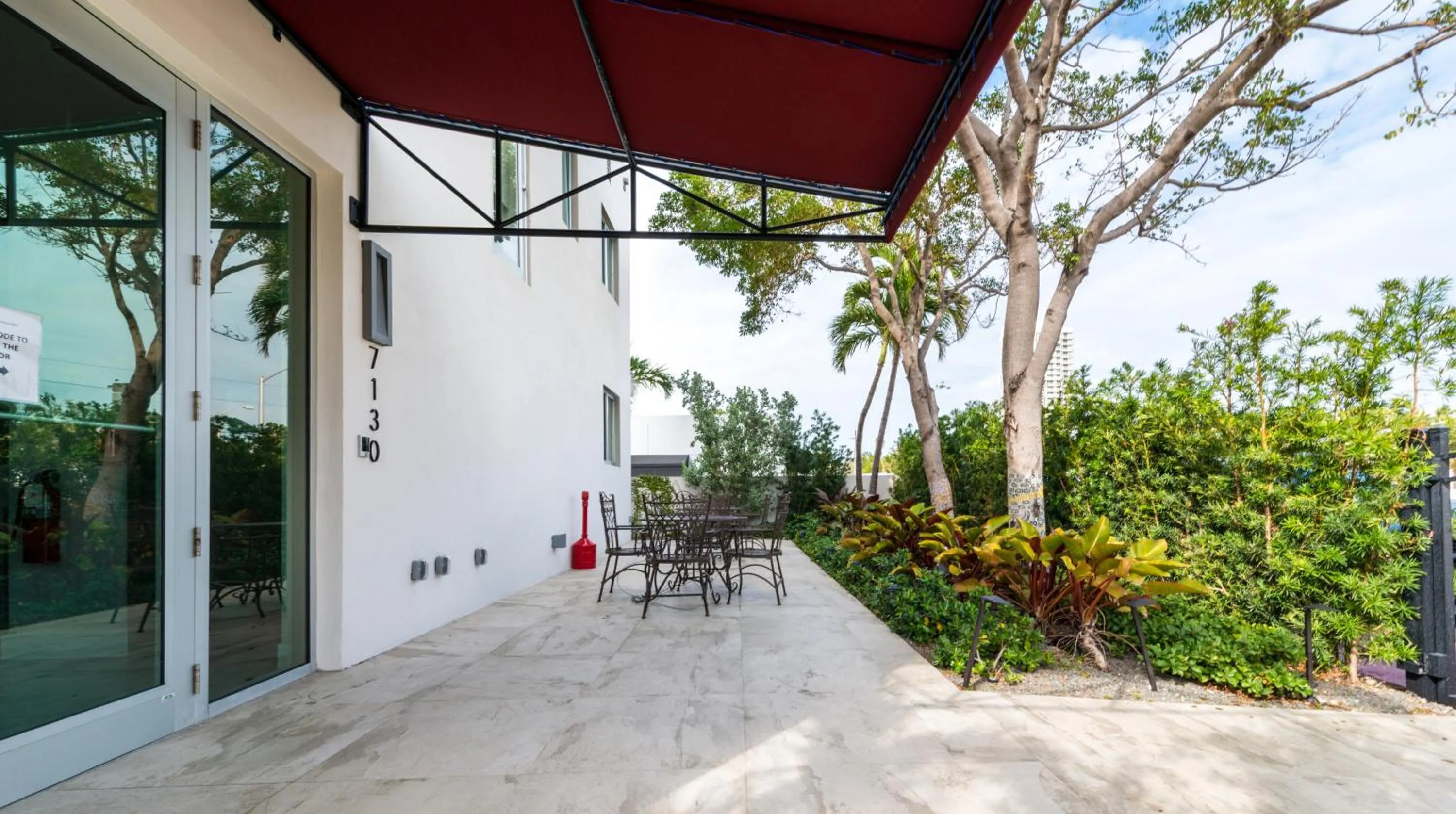 Facade/entrance in Costa Norte Boutique Hotel Miami Beach