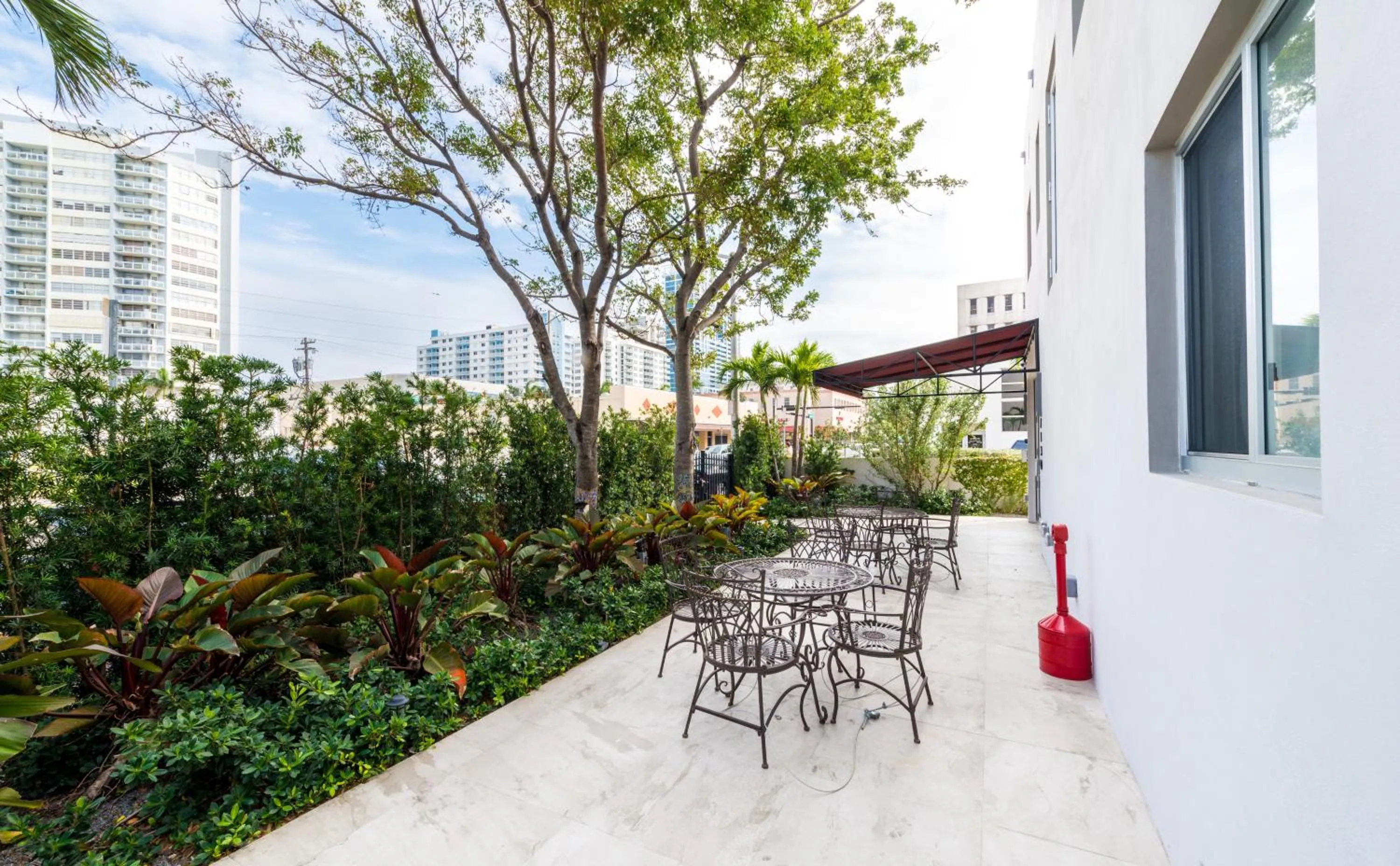 Facade/entrance in Costa Norte Boutique Hotel Miami Beach