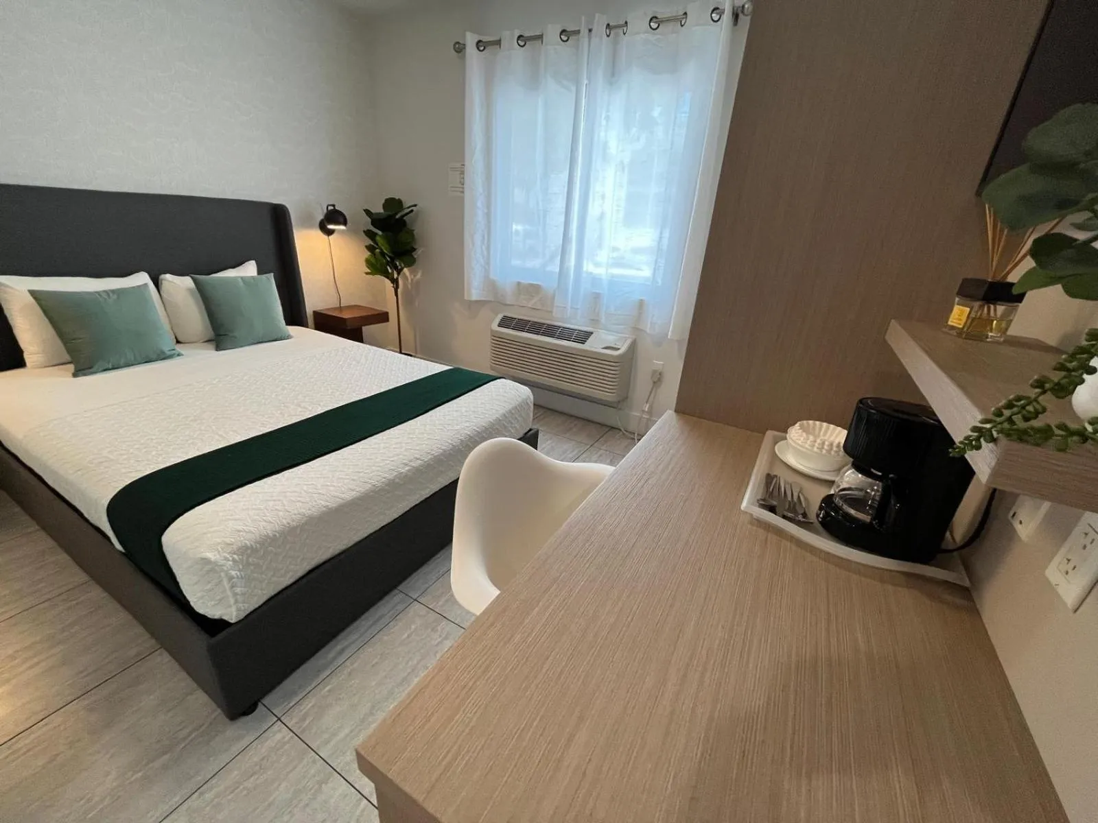 Photo of the whole room, Bed in Costa Norte Boutique Hotel Miami Beach