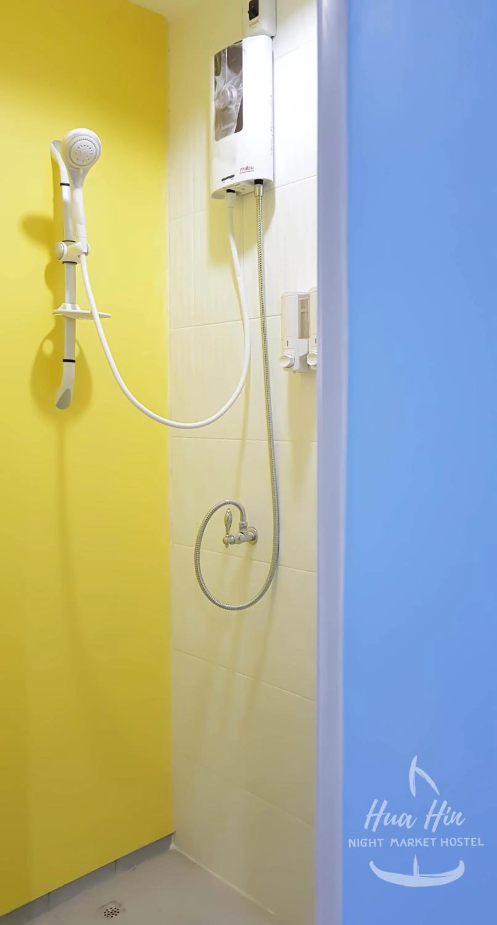 Public Bath in HuaHin Night Market Hostel