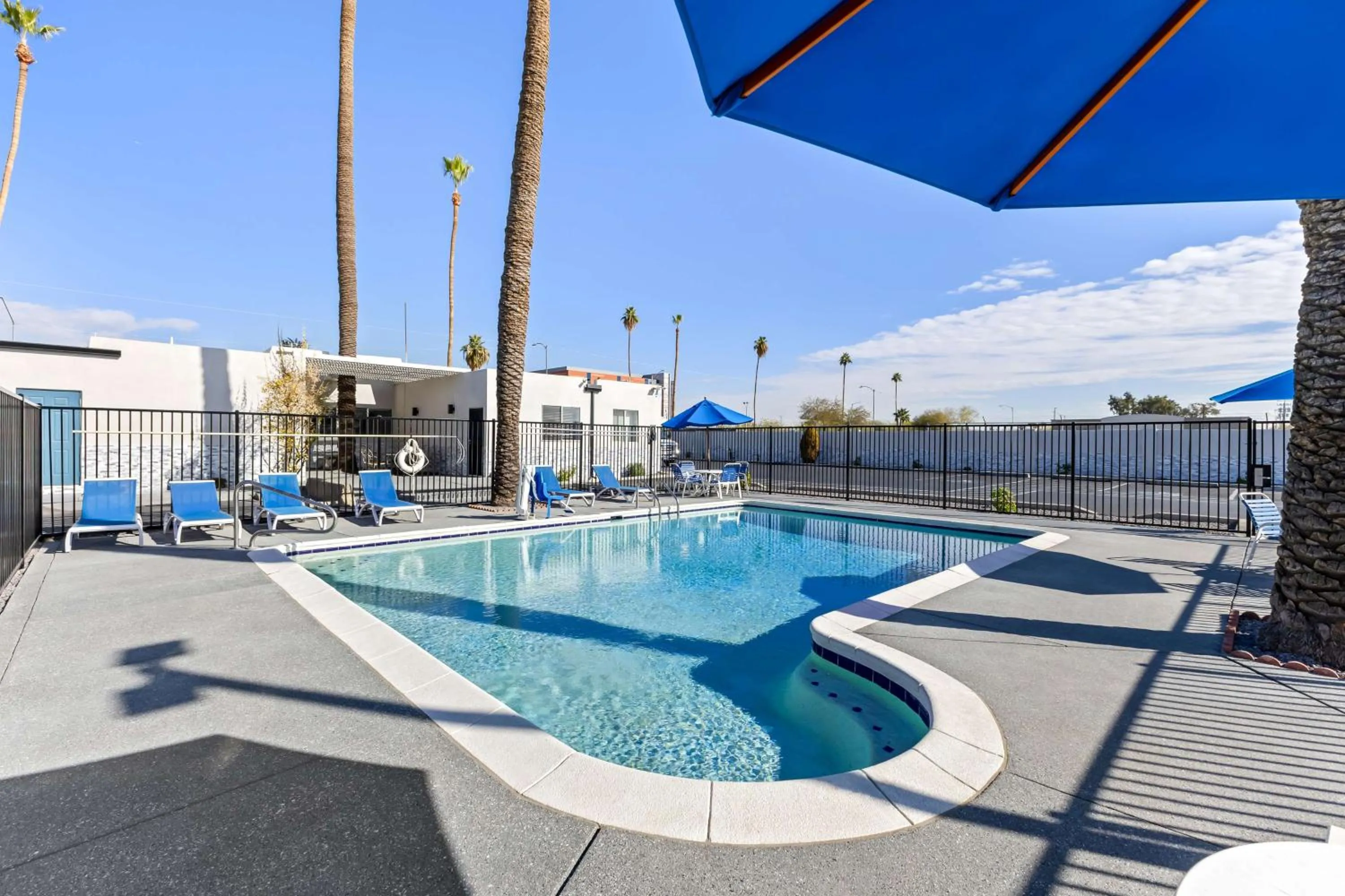 Day in SureStay Hotel by Best Western Phoenix Airport