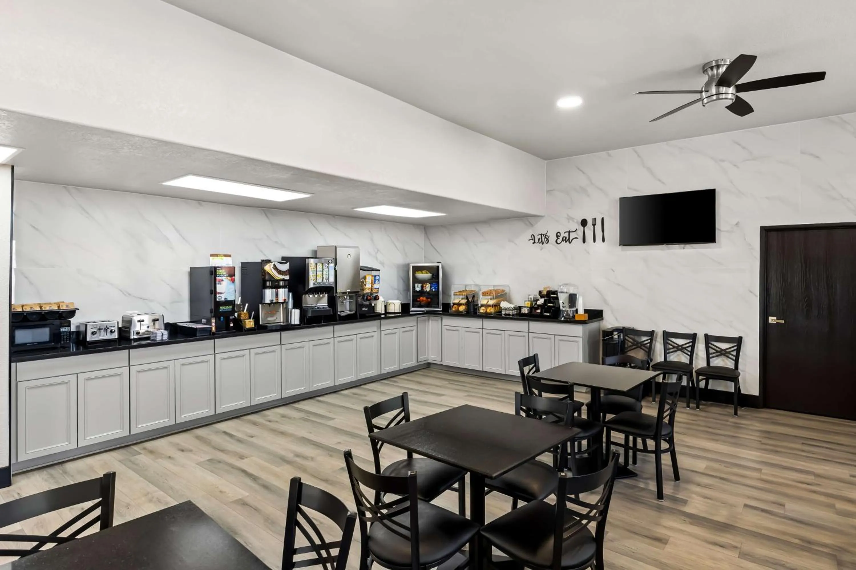 Coffee/tea facilities in SureStay Hotel by Best Western Phoenix Airport