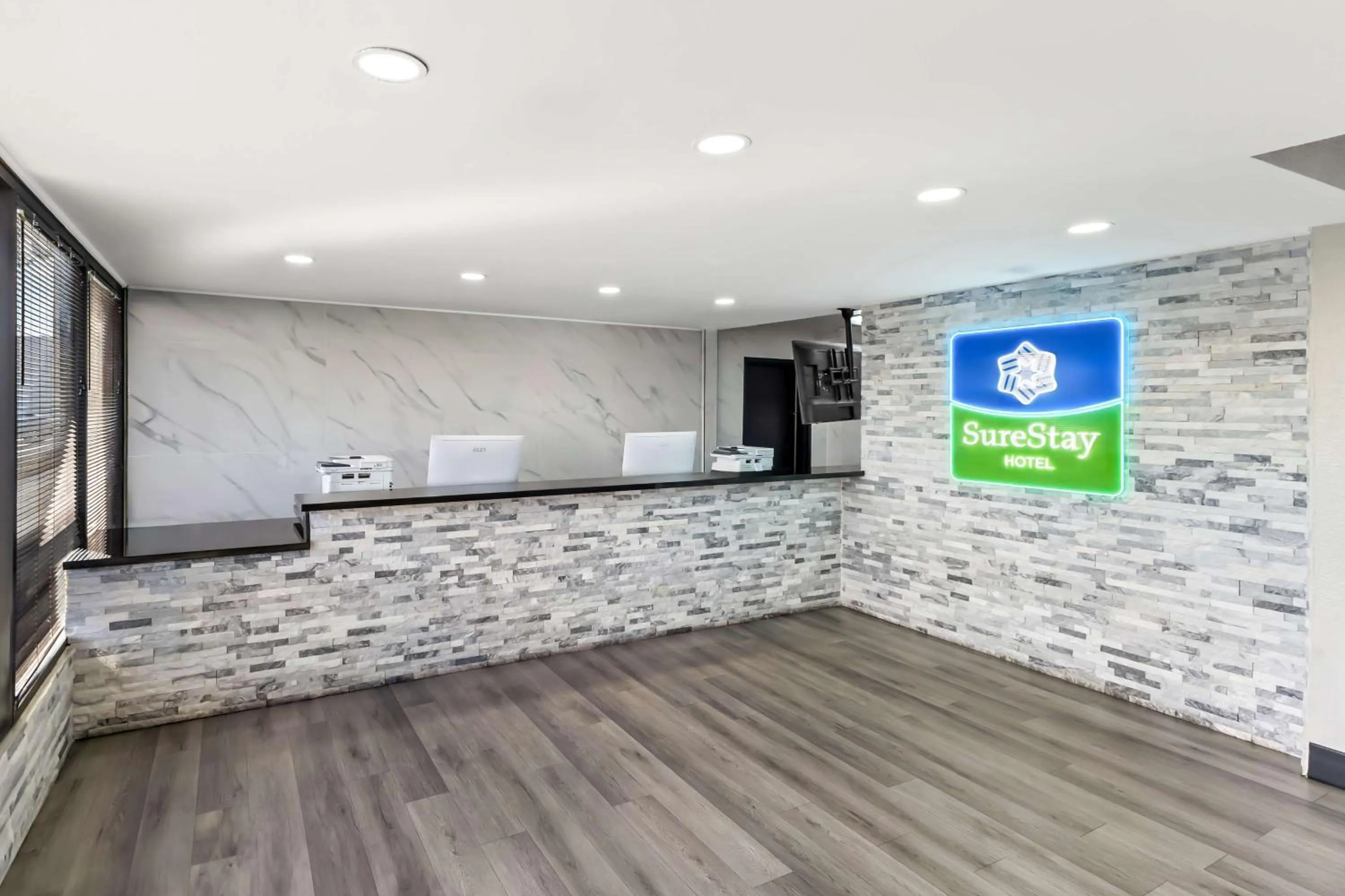 Lobby or reception in SureStay Hotel by Best Western Phoenix Airport