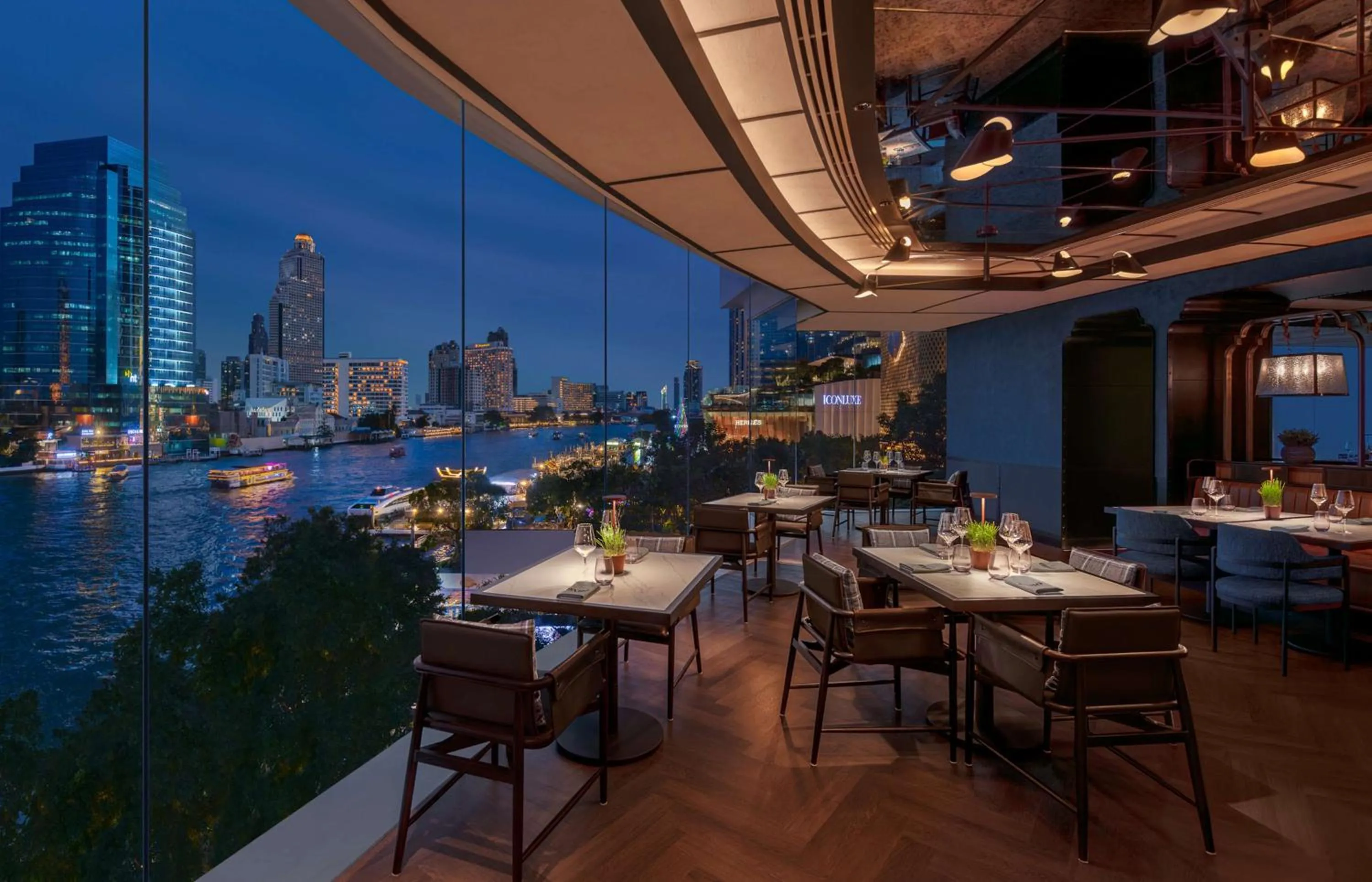 Restaurant/places to eat in Millennium Hilton Bangkok