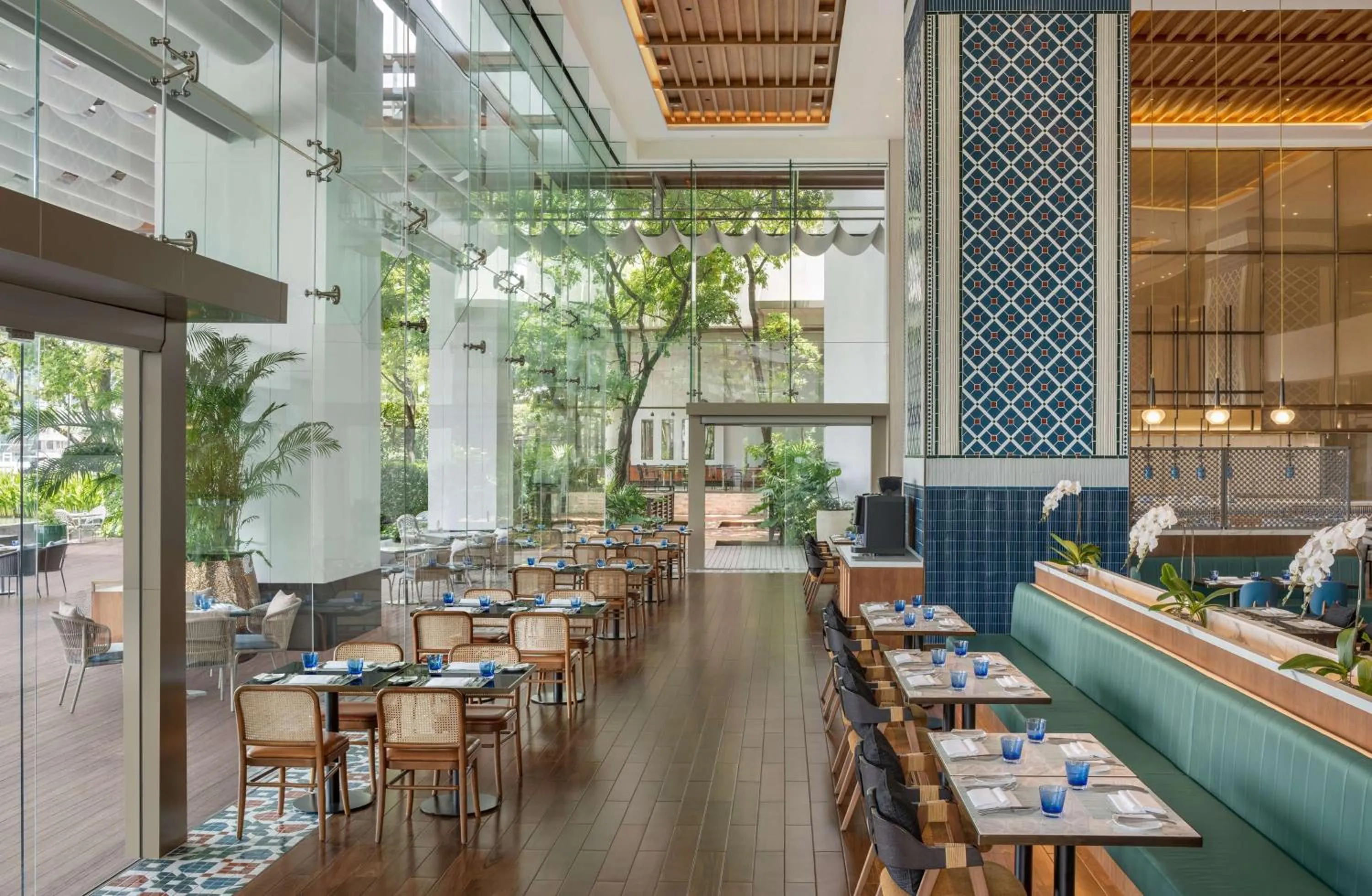 Restaurant/places to eat in Millennium Hilton Bangkok