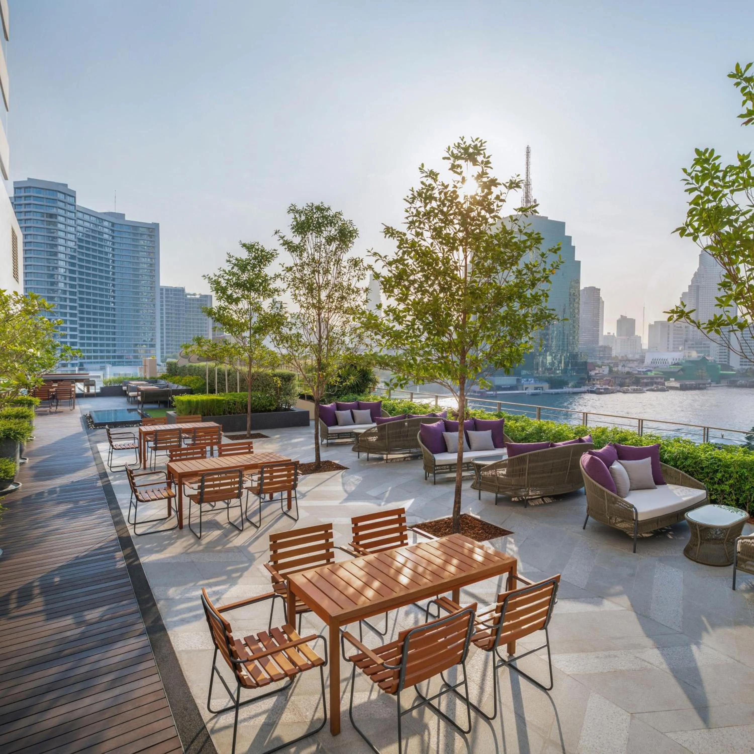 Restaurant/places to eat in Millennium Hilton Bangkok