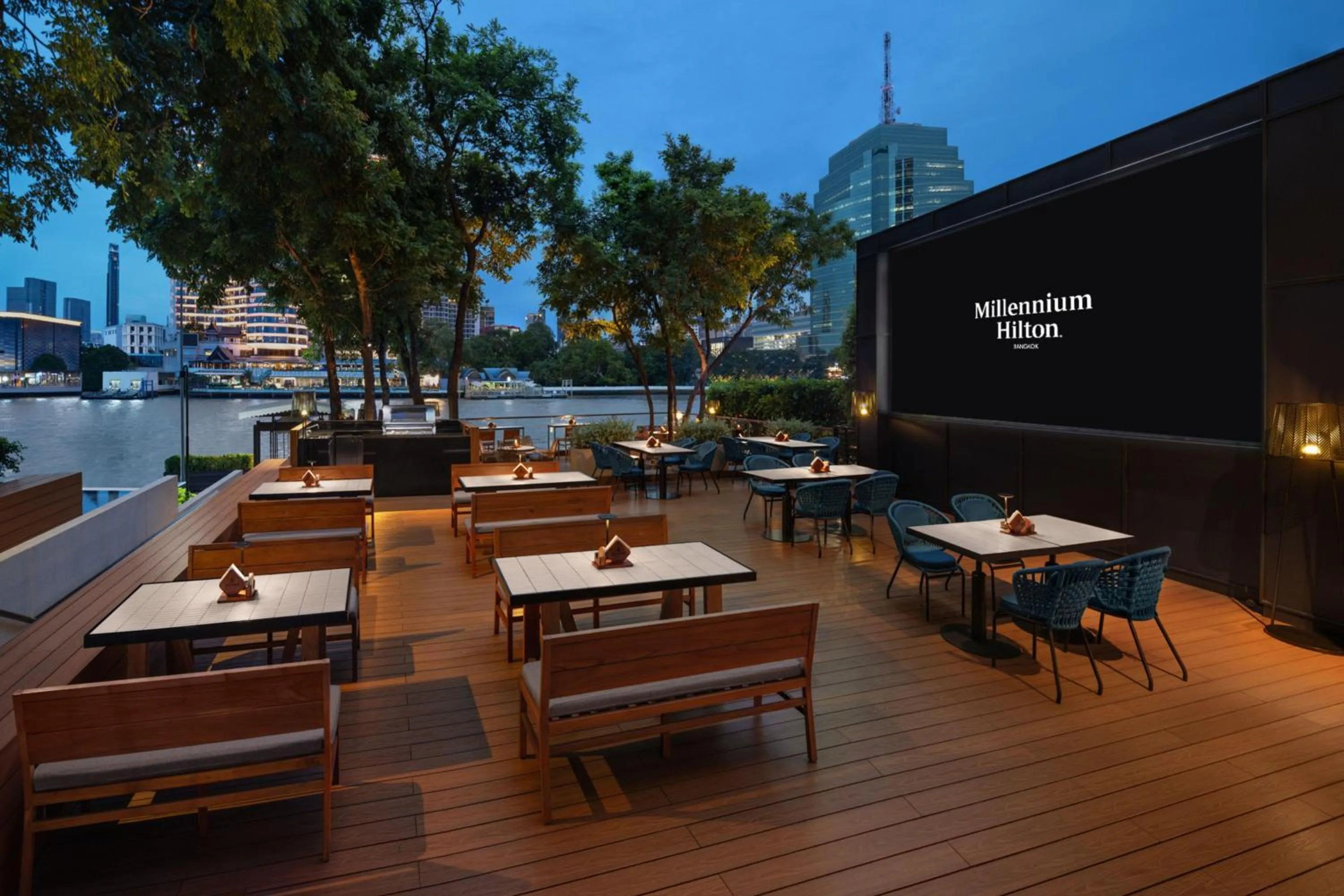 Restaurant/places to eat in Millennium Hilton Bangkok