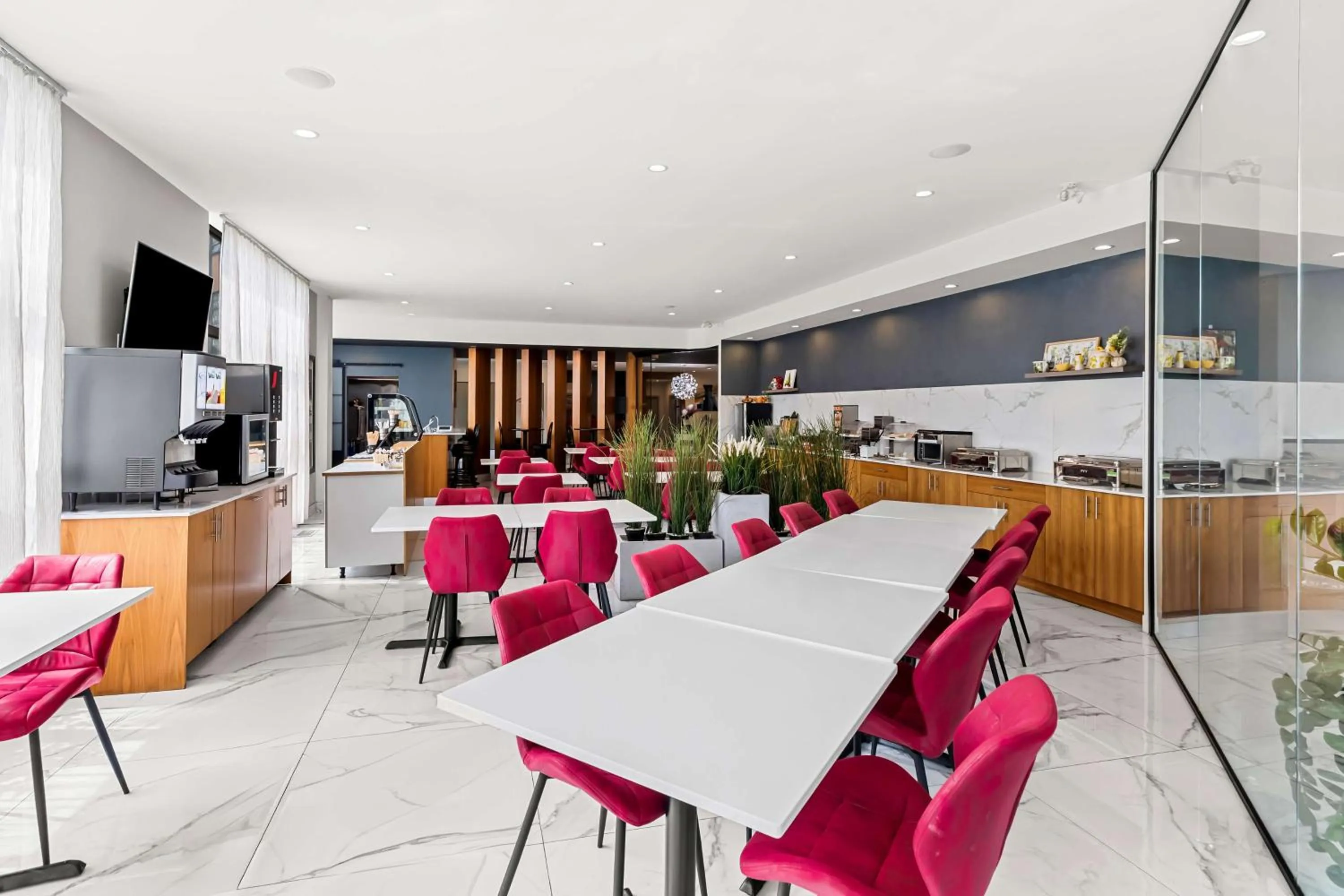 Breakfast in Best Western Plus Montreal East