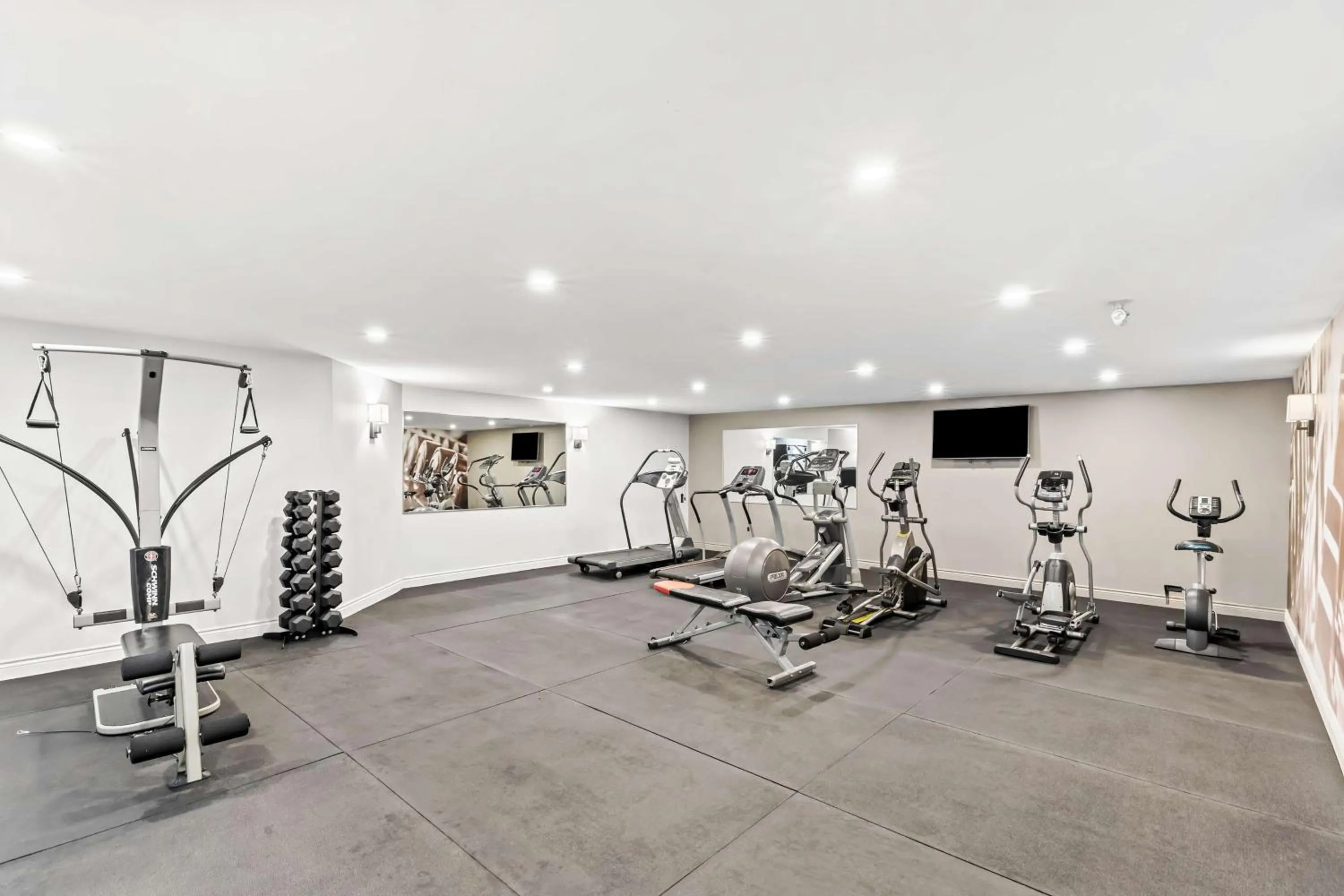 Fitness centre/facilities in Best Western Plus Montreal East